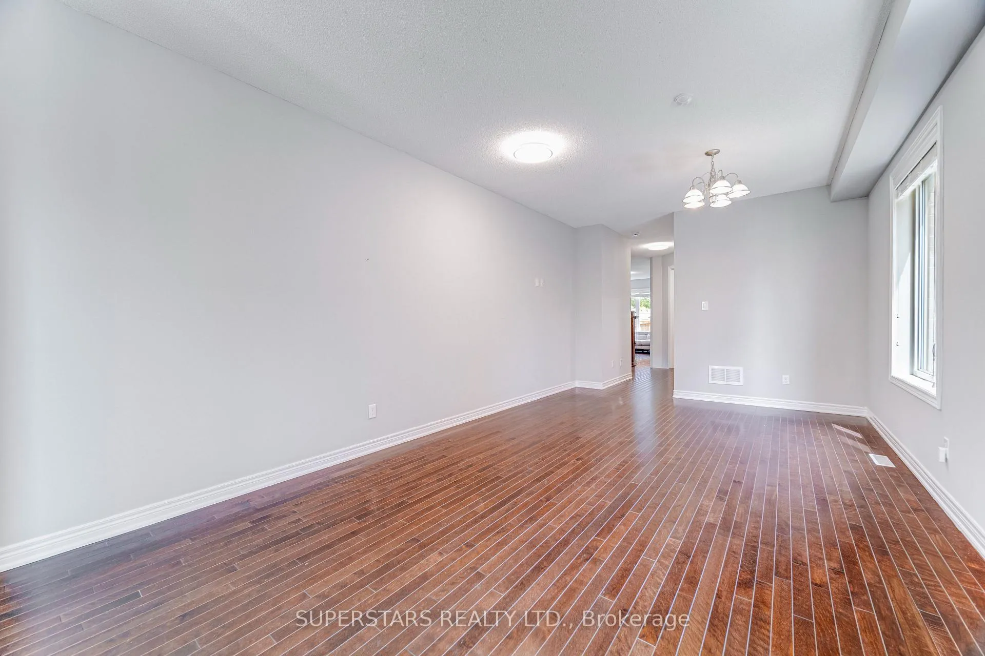 Photo 4 of 48 Manila Avenue, Markham, Berczy — HOMEH