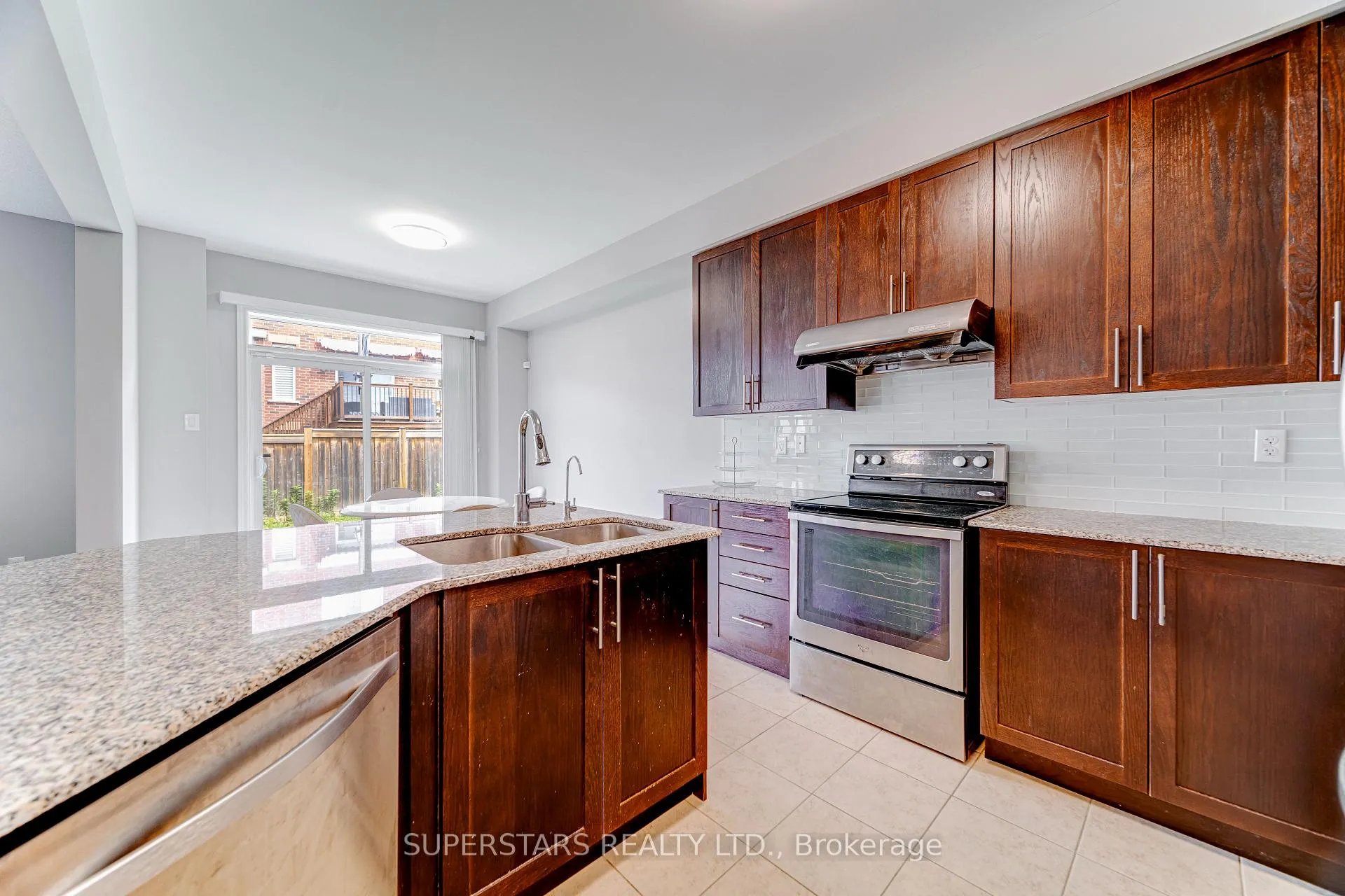 Photo 13 of 48 Manila Avenue, Markham, Berczy — HOMEH