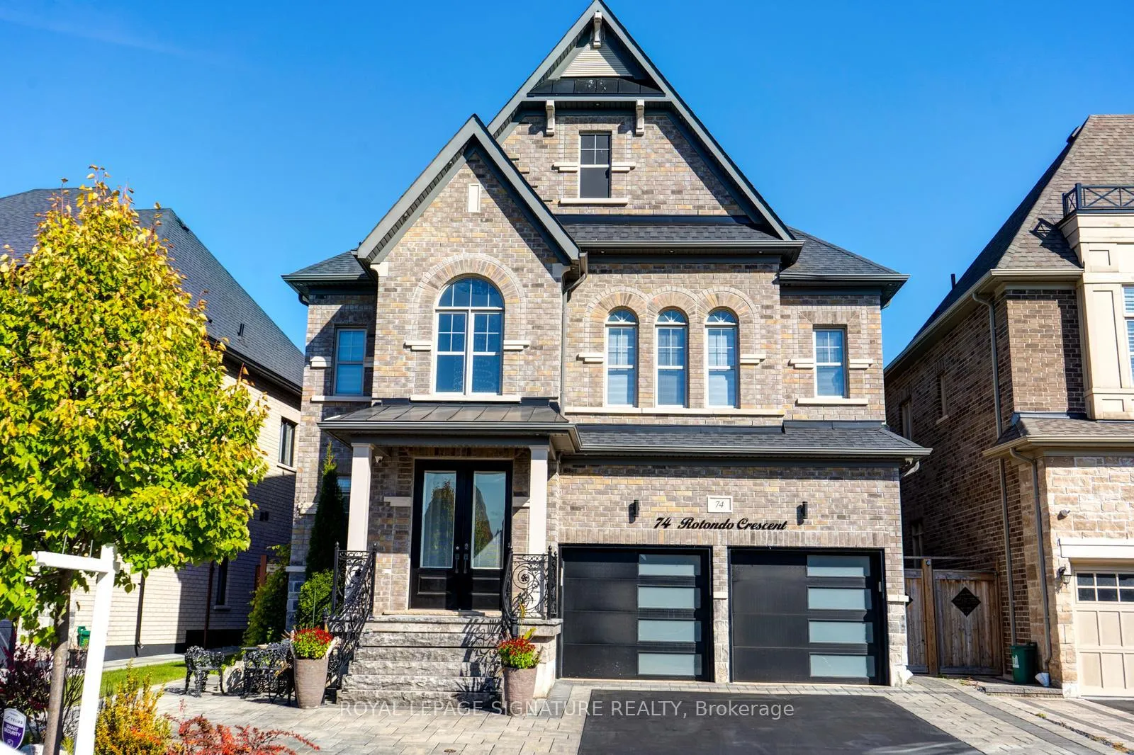 Photo 2 of 74 Rotondo Crescent, Vaughan, Kleinburg — HOMEH