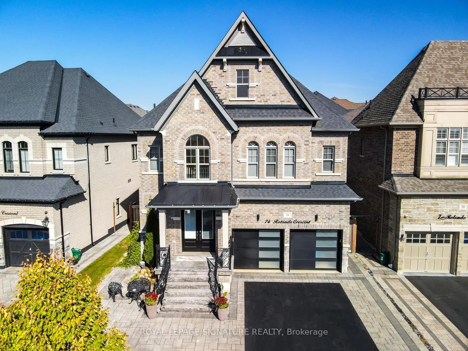 Photo 4 of 74 Rotondo Crescent, Vaughan, Kleinburg — HOMEH