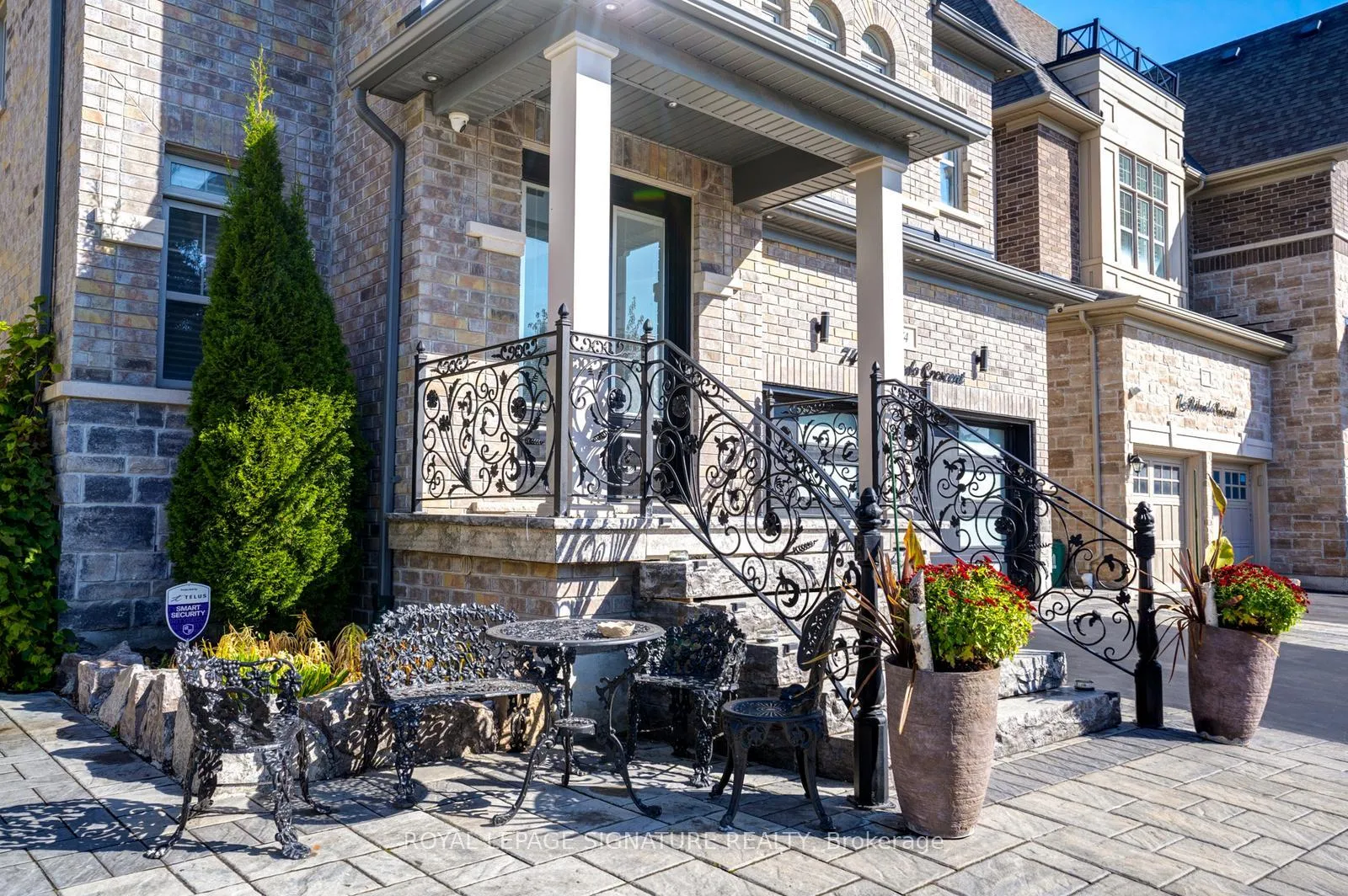 Photo 5 of 74 Rotondo Crescent, Vaughan, Kleinburg — HOMEH