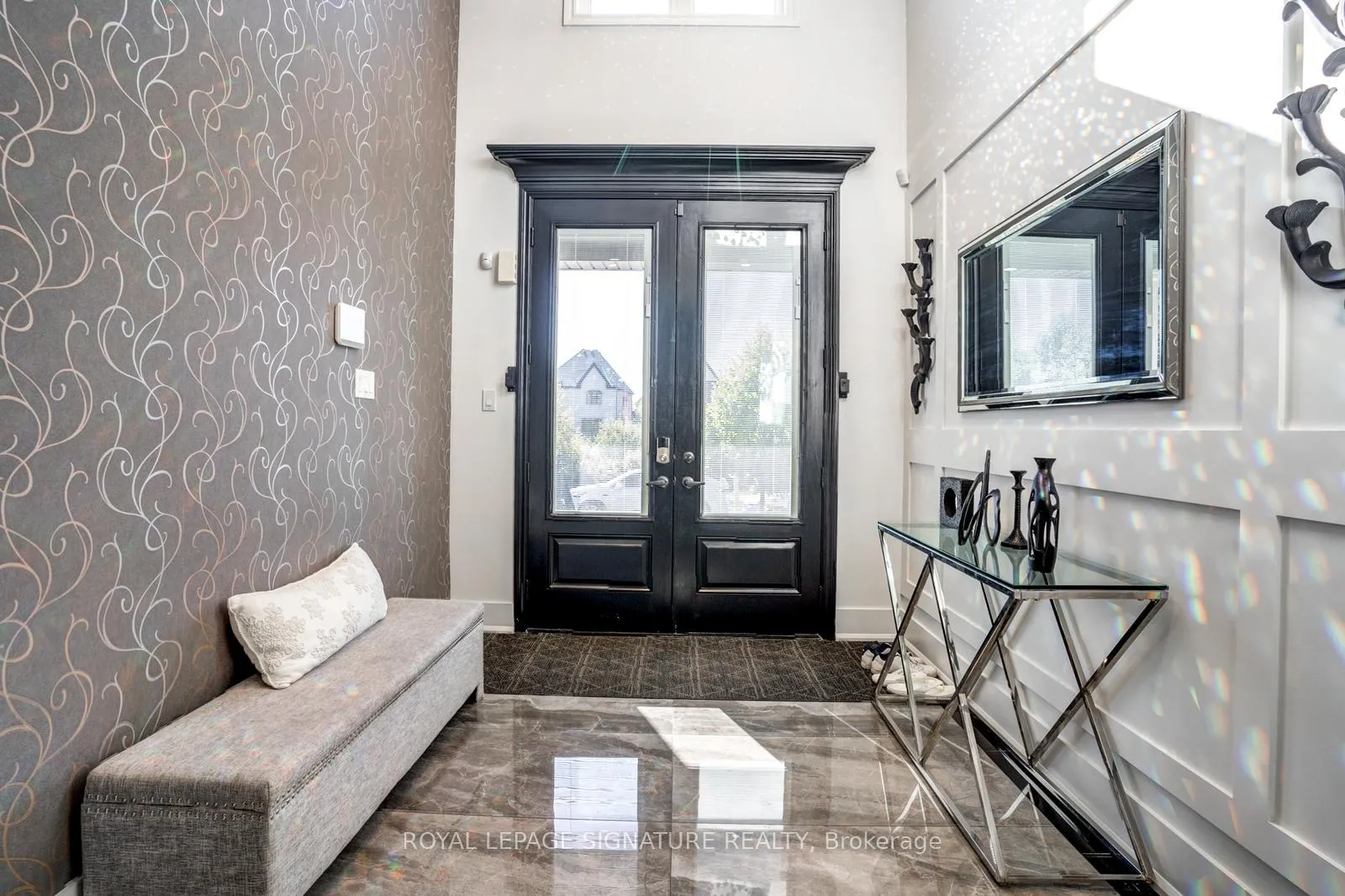 Photo 6 of 74 Rotondo Crescent, Vaughan, Kleinburg — HOMEH