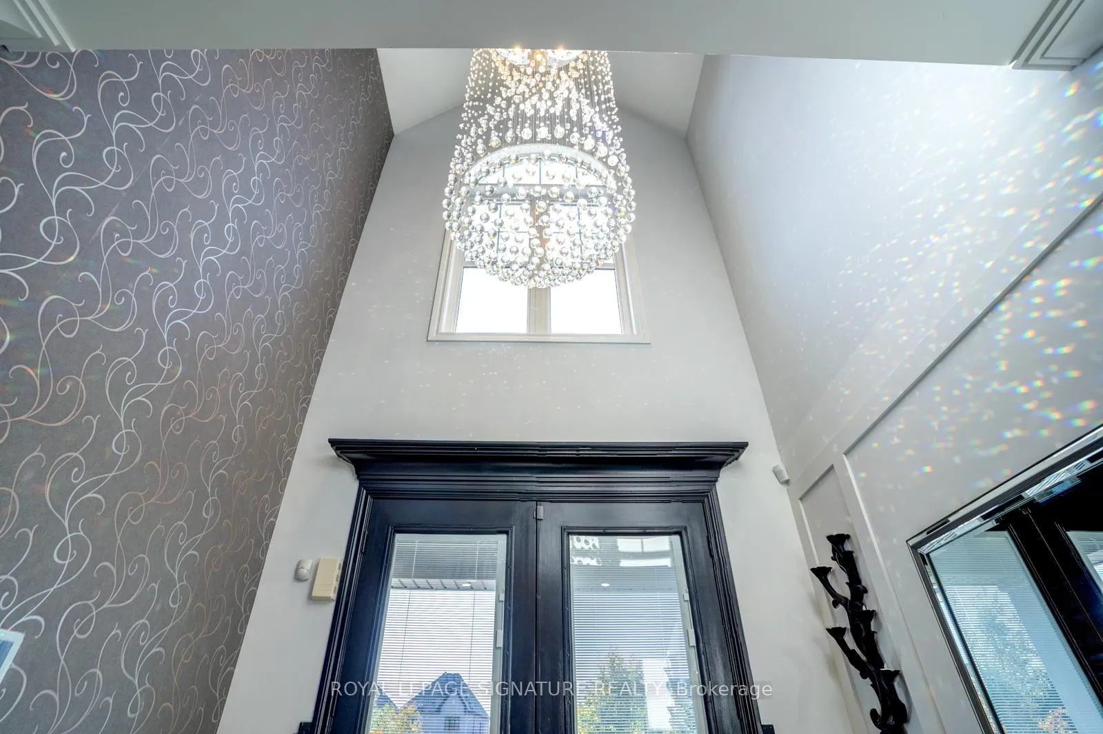 Photo 7 of 74 Rotondo Crescent, Vaughan, Kleinburg — HOMEH