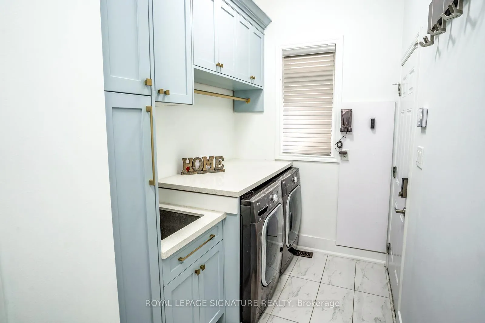 Photo 19 of 74 Rotondo Crescent, Vaughan, Kleinburg — HOMEH