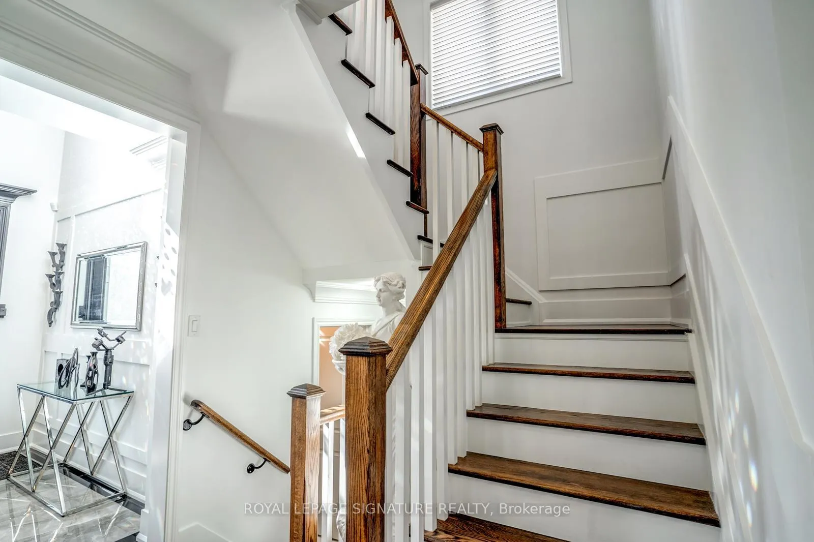 Photo 20 of 74 Rotondo Crescent, Vaughan, Kleinburg — HOMEH