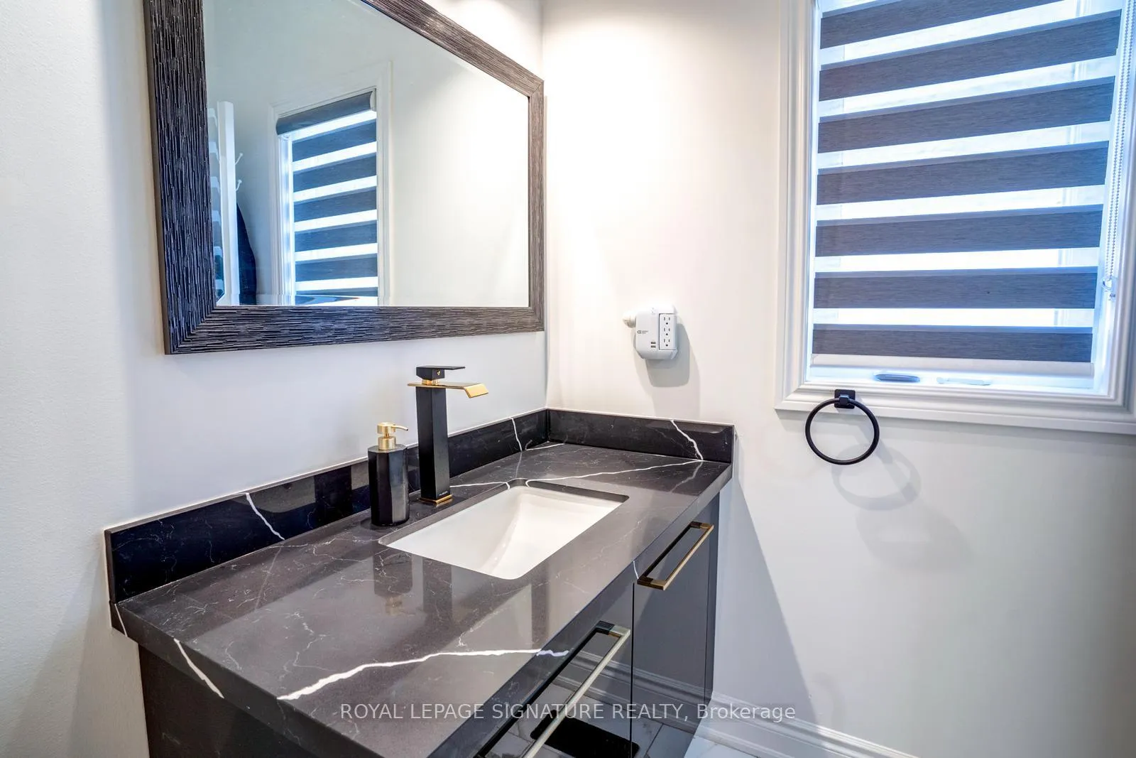 Photo 29 of 74 Rotondo Crescent, Vaughan, Kleinburg — HOMEH