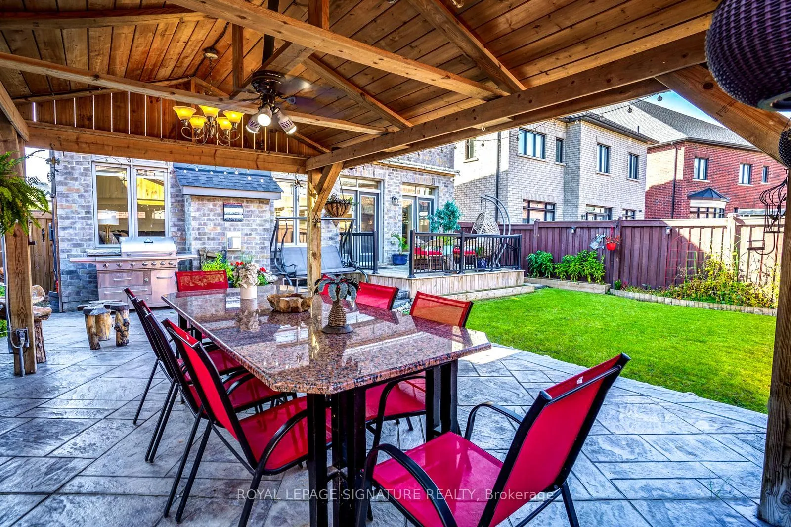 Photo 33 of 74 Rotondo Crescent, Vaughan, Kleinburg — HOMEH