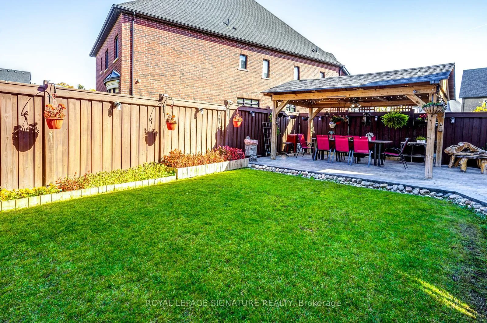 Photo 34 of 74 Rotondo Crescent, Vaughan, Kleinburg — HOMEH