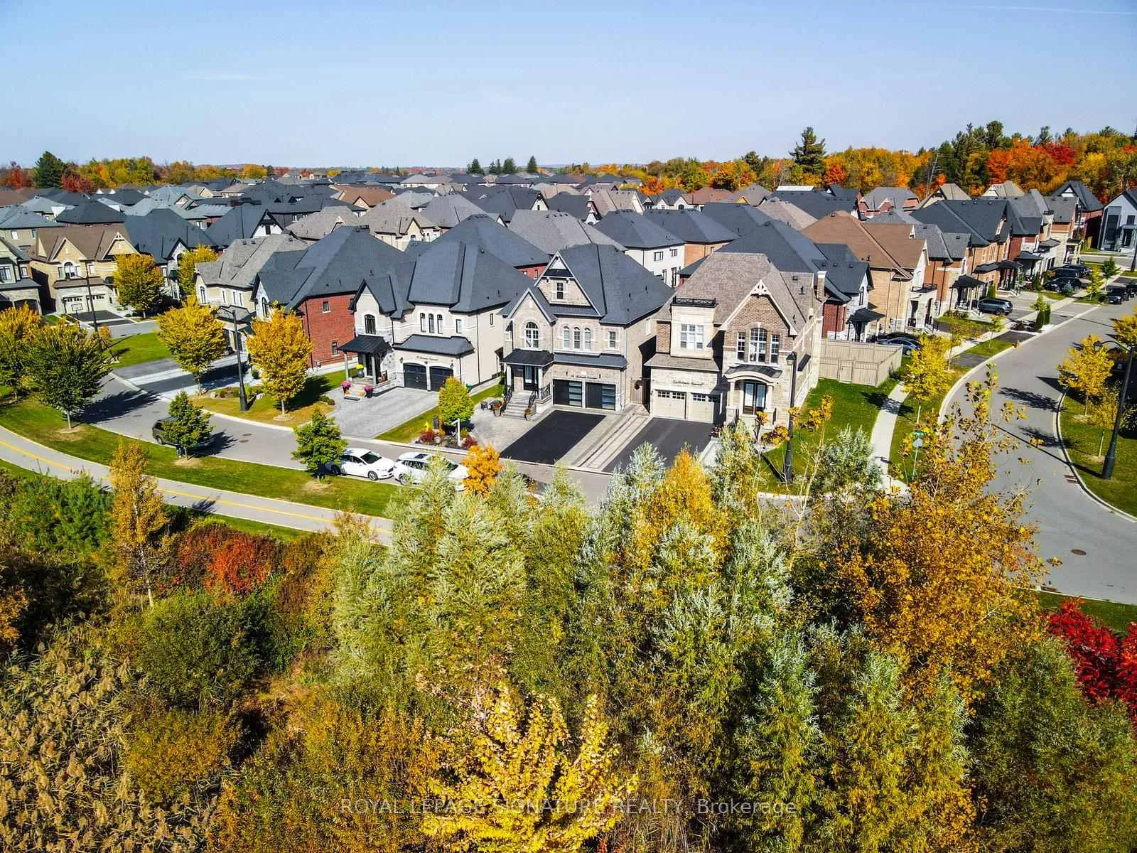 Photo 36 of 74 Rotondo Crescent, Vaughan, Kleinburg — HOMEH