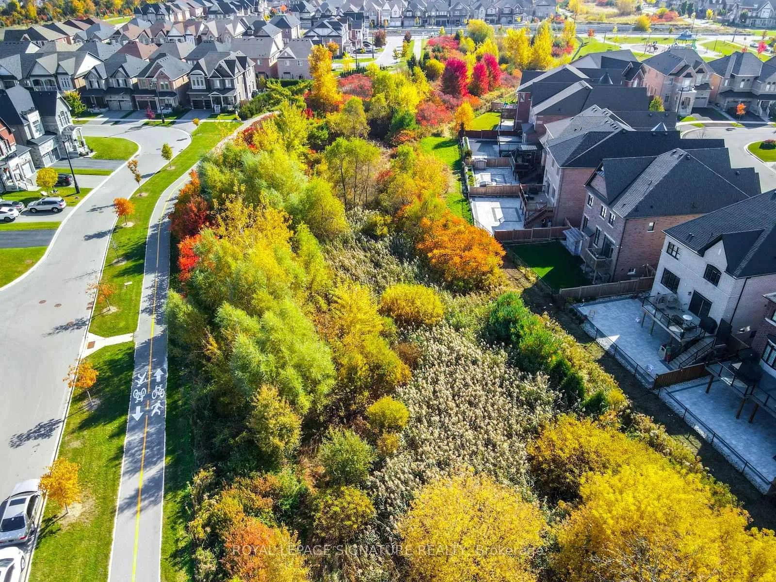 Photo 37 of 74 Rotondo Crescent, Vaughan, Kleinburg — HOMEH