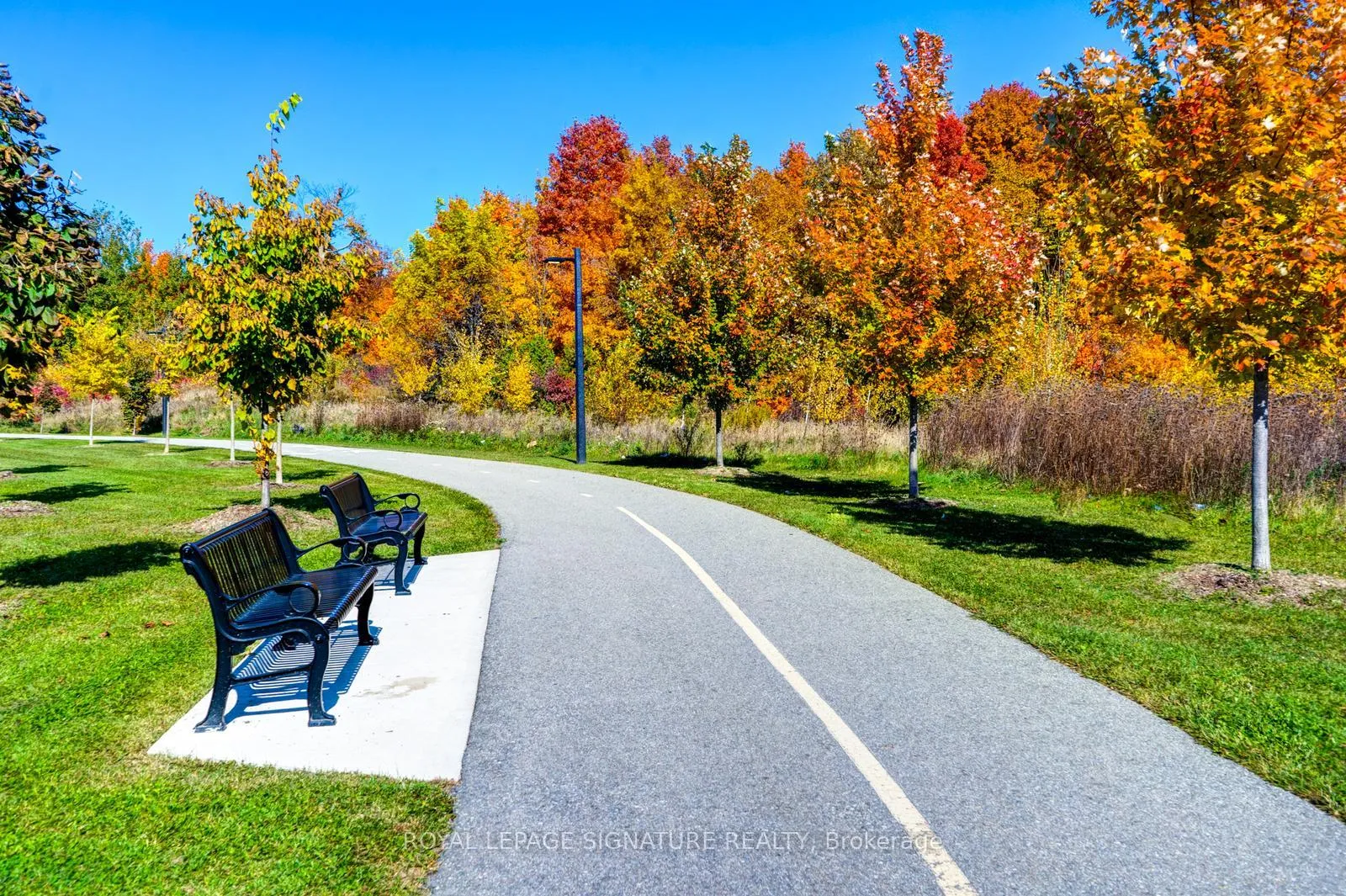 Photo 38 of 74 Rotondo Crescent, Vaughan, Kleinburg — HOMEH
