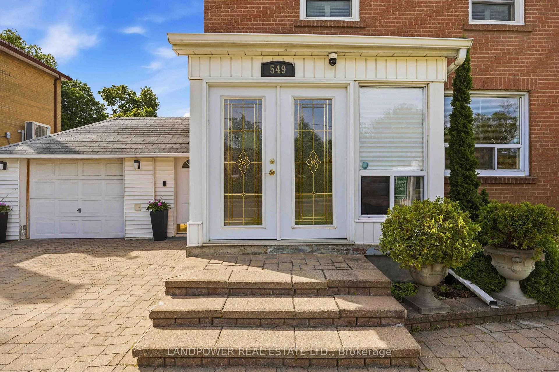 Photo 3 of 549 Lawrence Avenue W, Toronto, Englemount-Lawrence — HOMEH