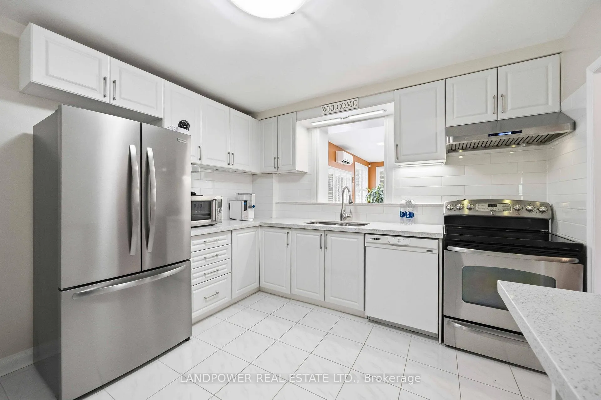 Photo 13 of 549 Lawrence Avenue W, Toronto, Englemount-Lawrence — HOMEH