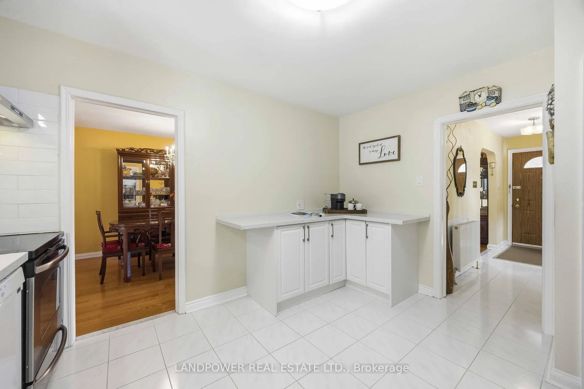 Photo 14 of 549 Lawrence Avenue W, Toronto, Englemount-Lawrence — HOMEH