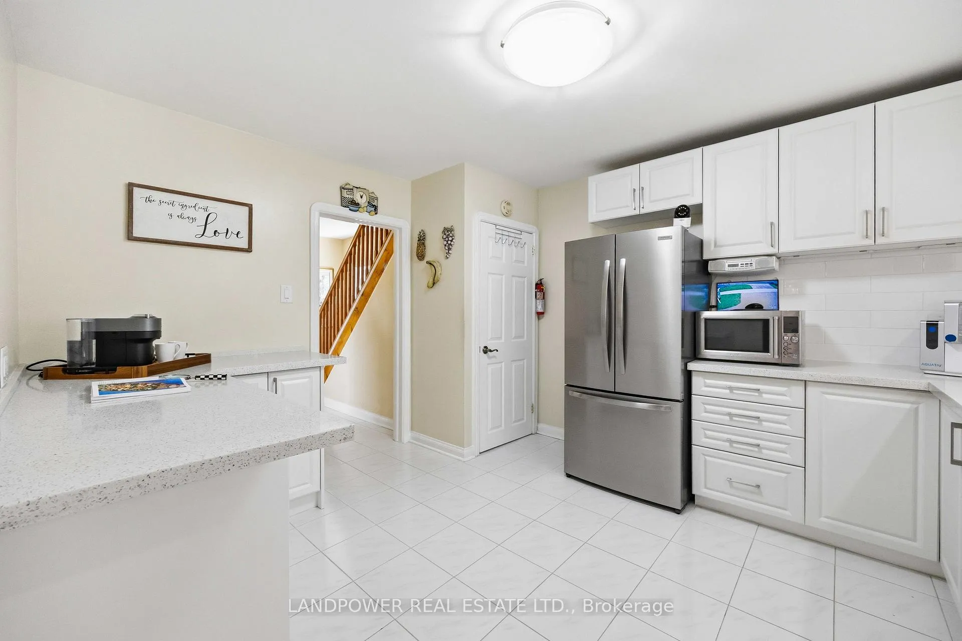 Photo 15 of 549 Lawrence Avenue W, Toronto, Englemount-Lawrence — HOMEH