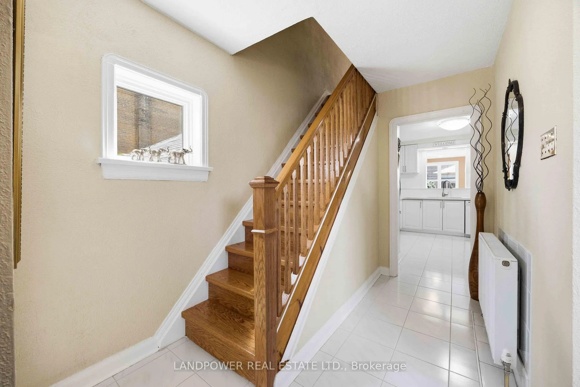 Photo 16 of 549 Lawrence Avenue W, Toronto, Englemount-Lawrence — HOMEH