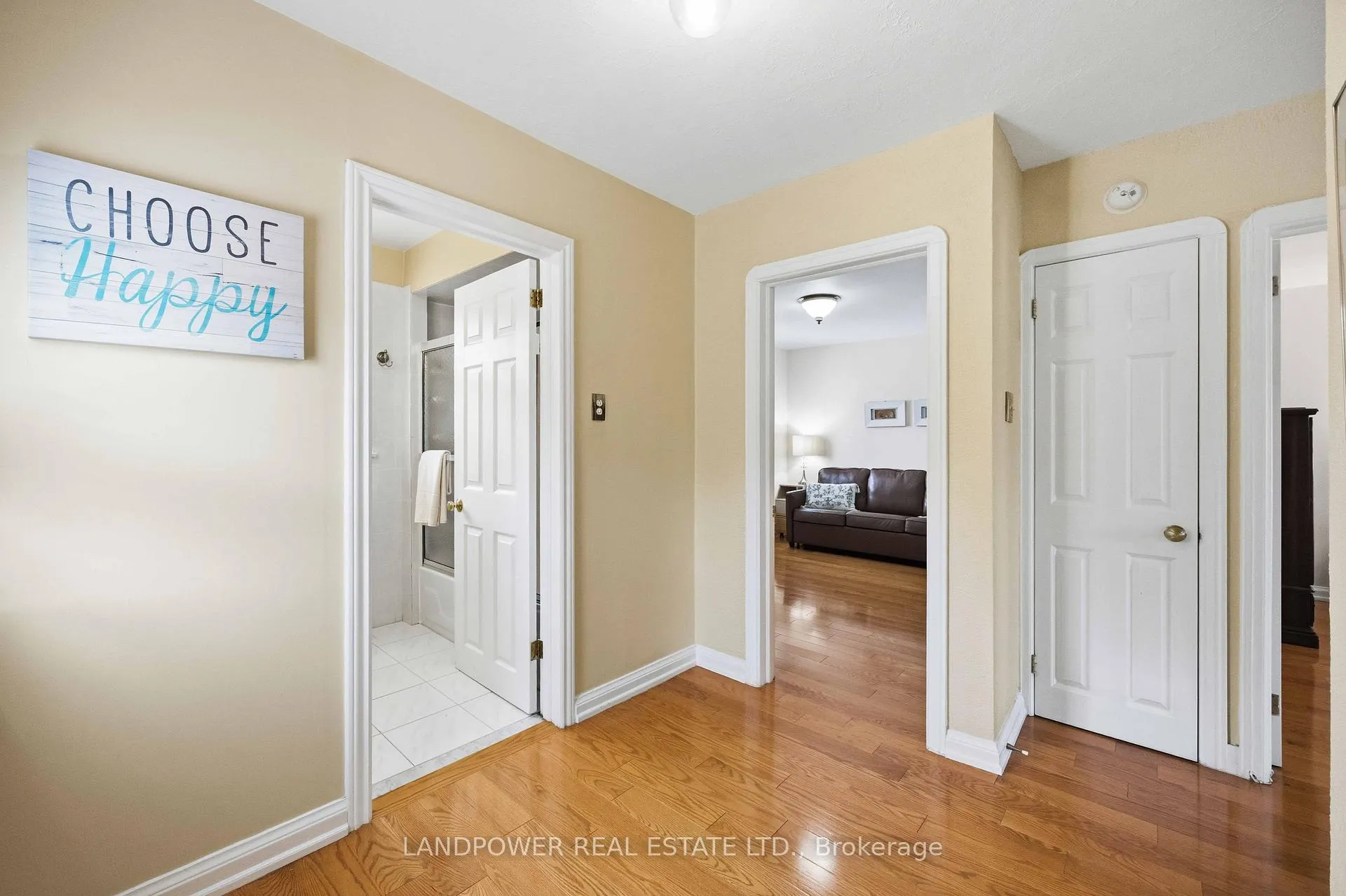 Photo 17 of 549 Lawrence Avenue W, Toronto, Englemount-Lawrence — HOMEH