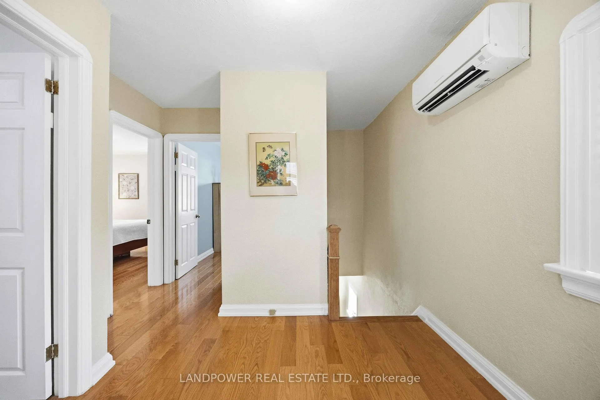 Photo 18 of 549 Lawrence Avenue W, Toronto, Englemount-Lawrence — HOMEH