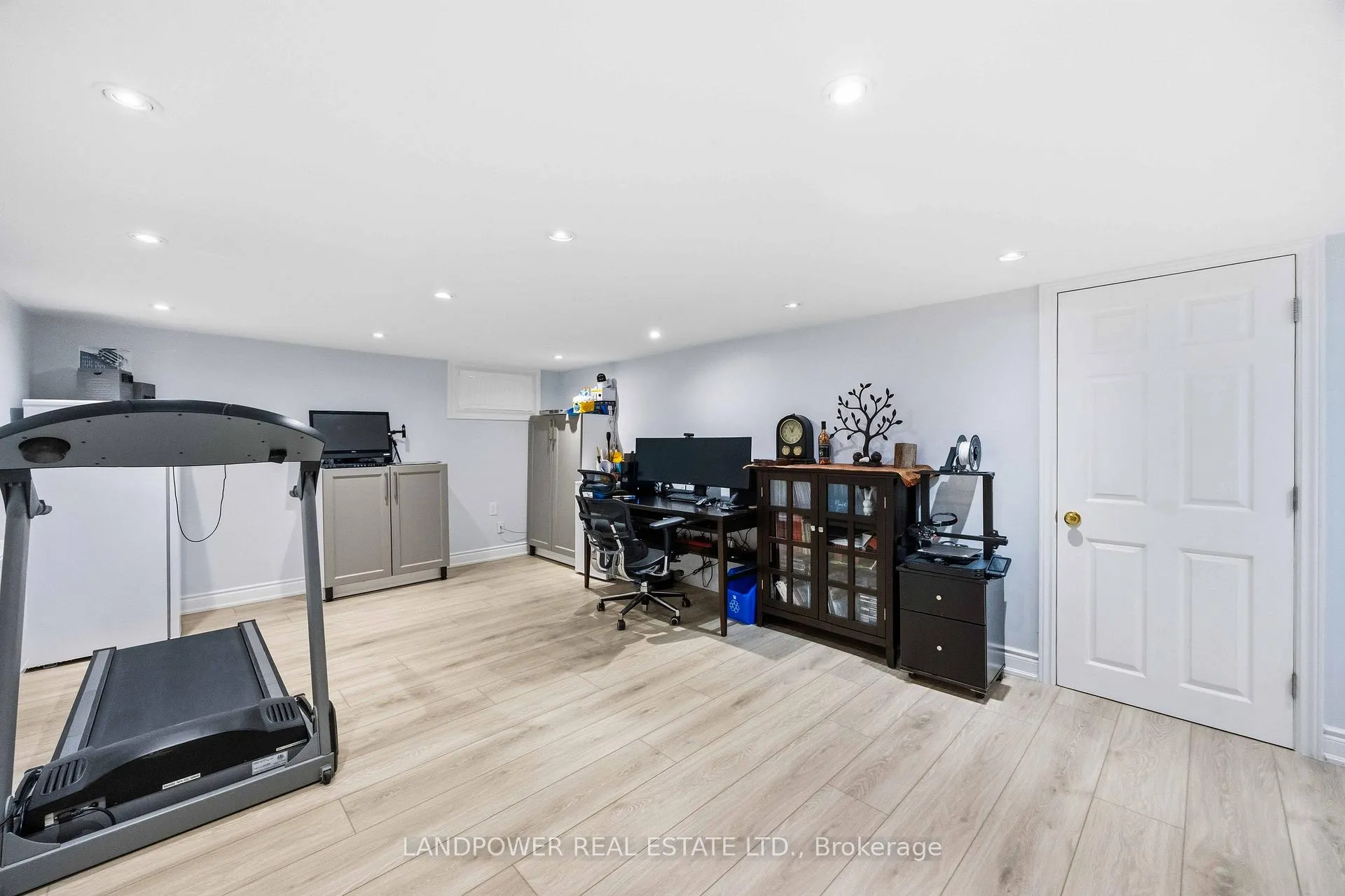 Photo 25 of 549 Lawrence Avenue W, Toronto, Englemount-Lawrence — HOMEH
