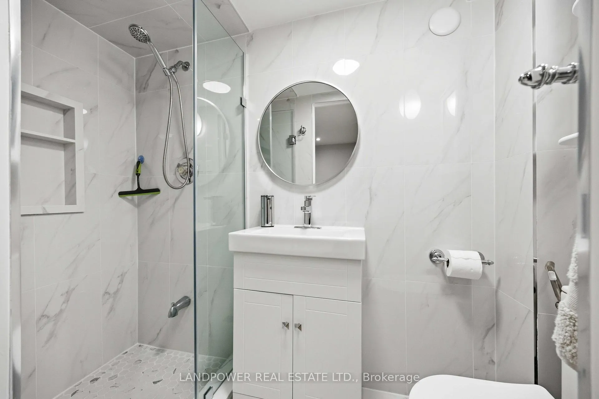 Photo 29 of 549 Lawrence Avenue W, Toronto, Englemount-Lawrence — HOMEH