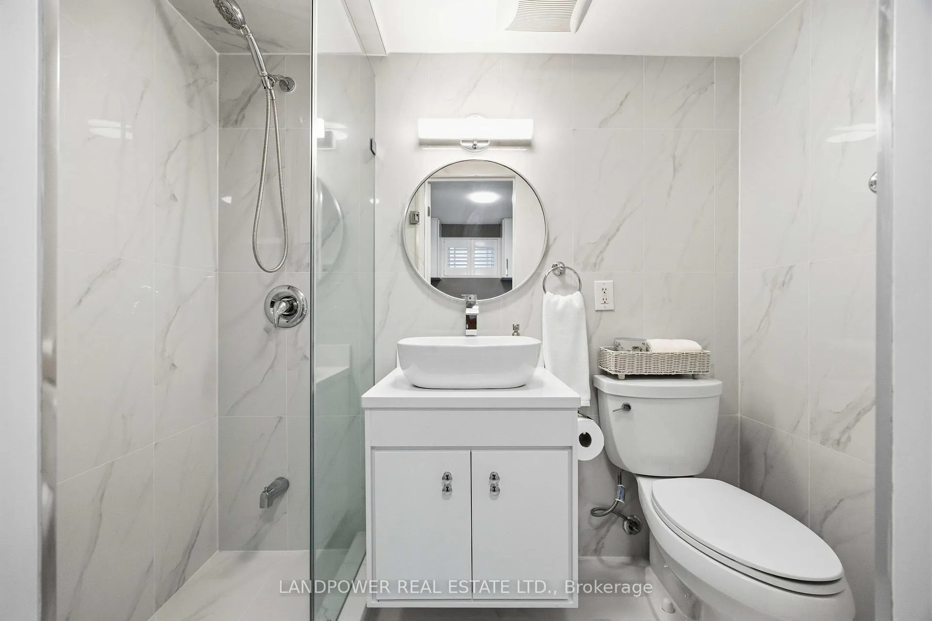 Photo 34 of 549 Lawrence Avenue W, Toronto, Englemount-Lawrence — HOMEH