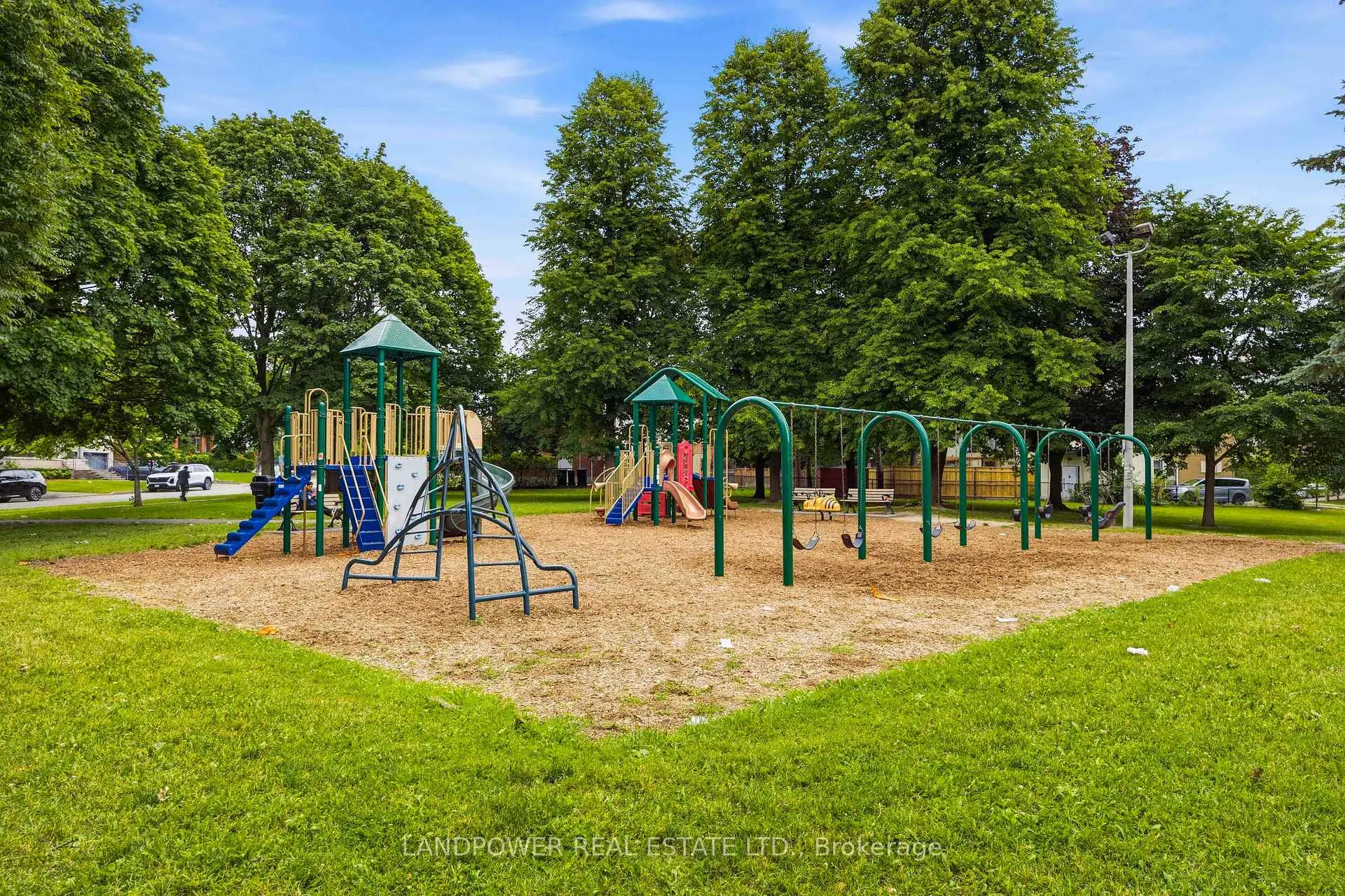 Photo 45 of 549 Lawrence Avenue W, Toronto, Englemount-Lawrence — HOMEH