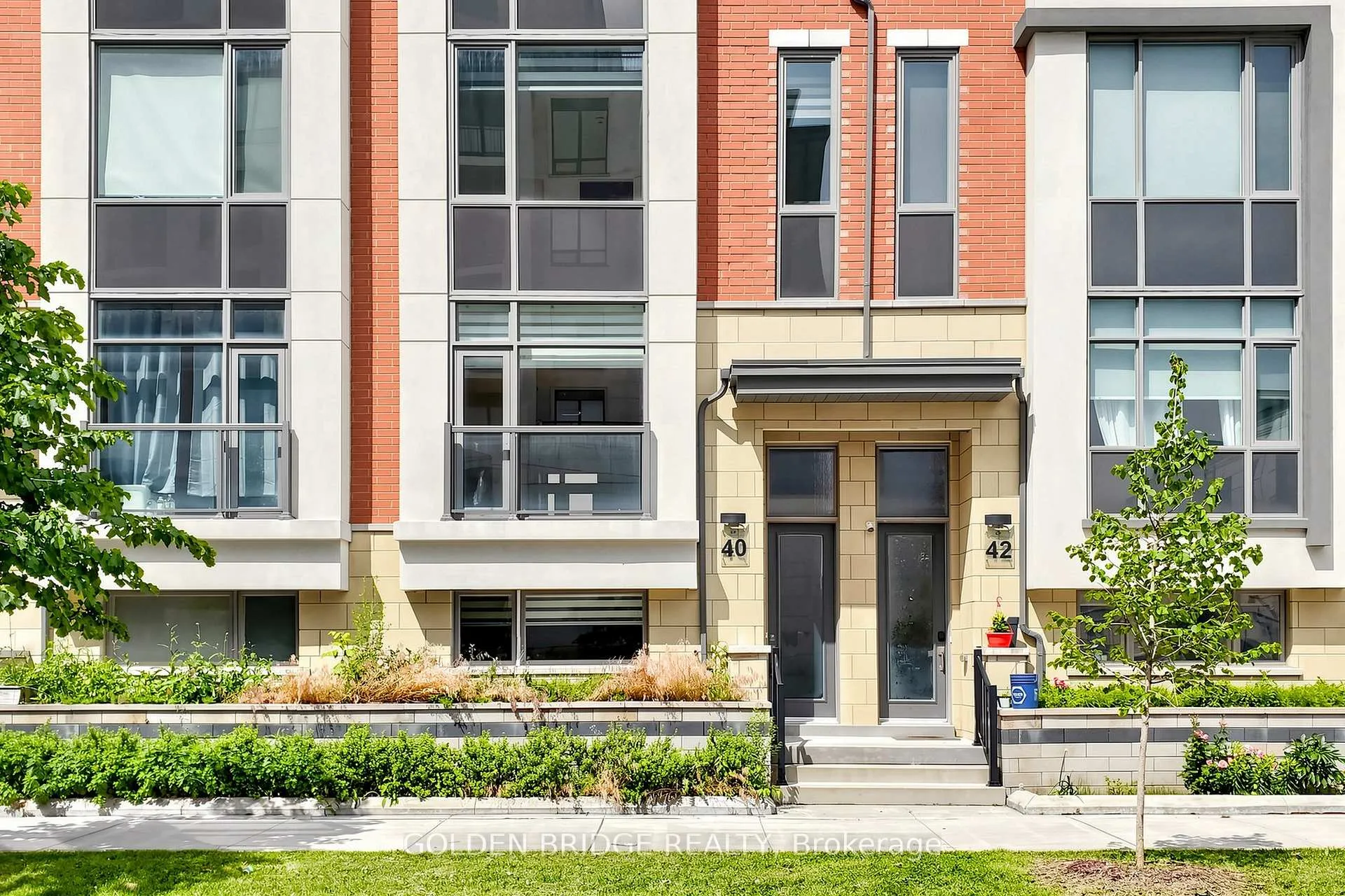 Photo 2 of 40 William Saville Street, Markham, Unionville — HOMEH