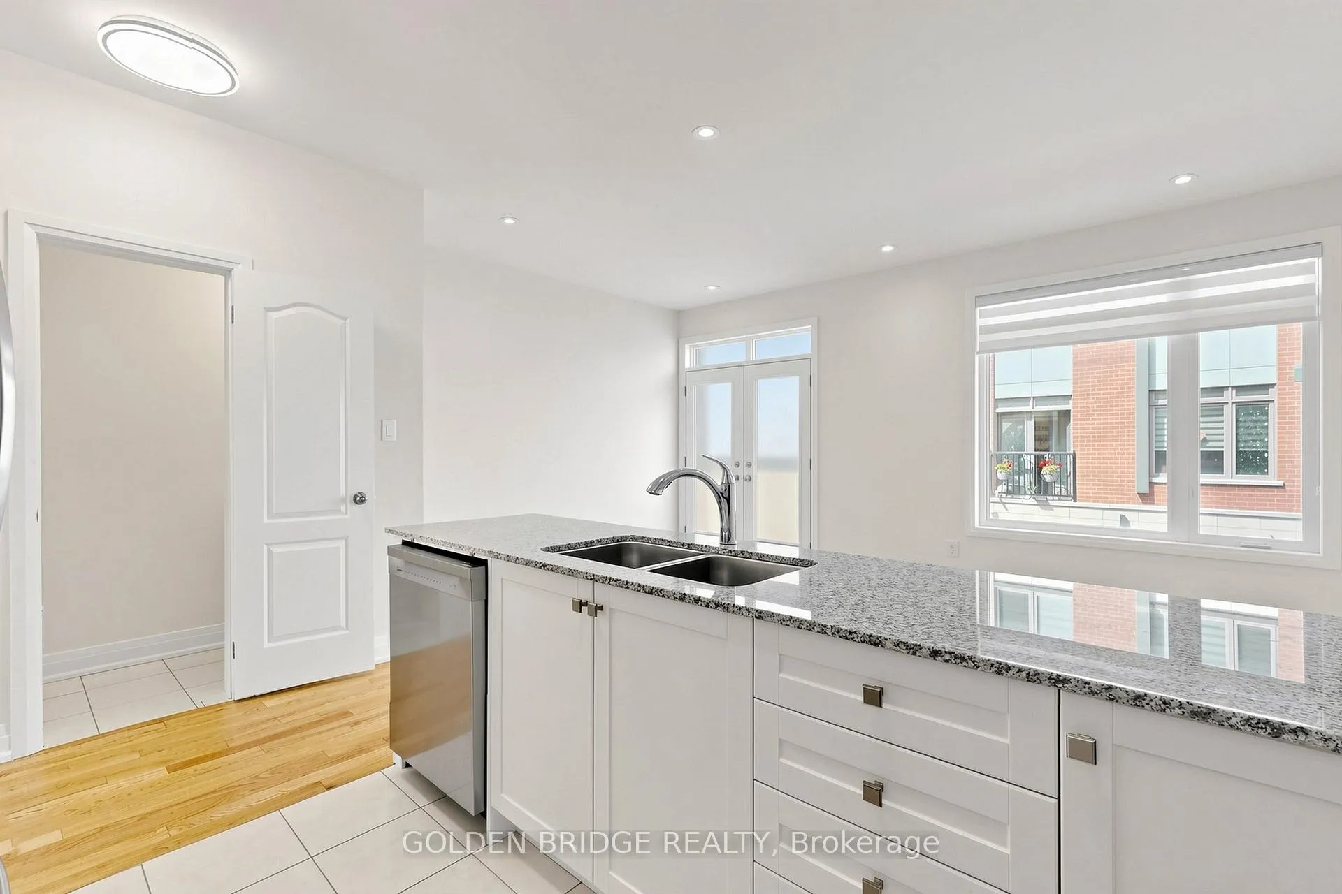 Photo 9 of 40 William Saville Street, Markham, Unionville — HOMEH