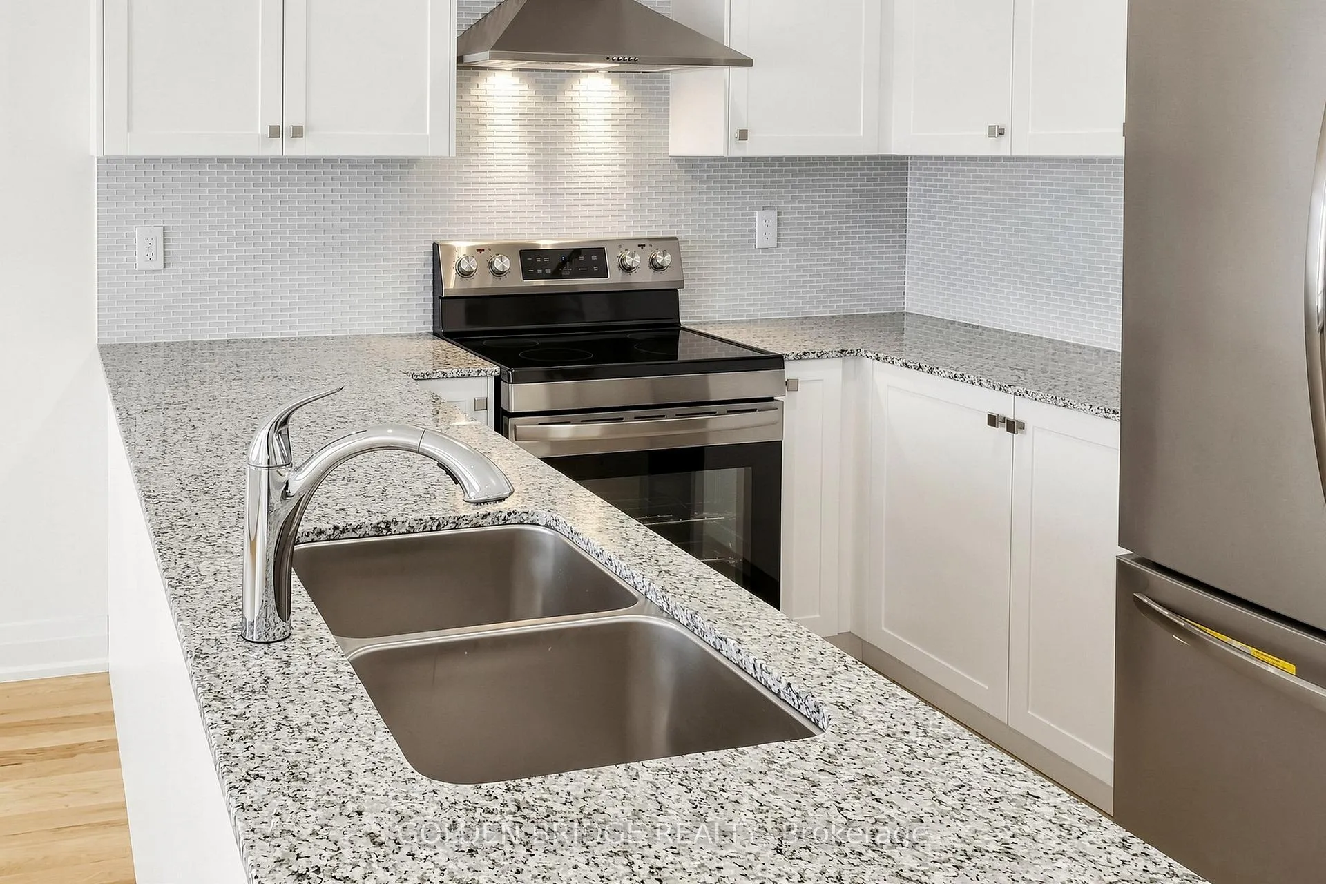 Photo 10 of 40 William Saville Street, Markham, Unionville — HOMEH