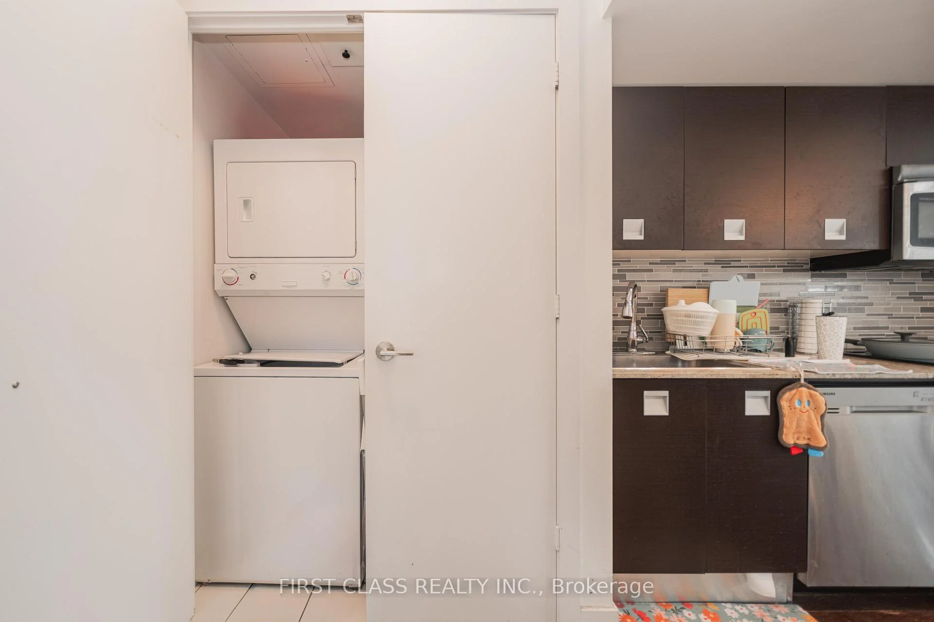 Photo 16 of Unit 1409, 33 Charles Street E, Toronto, Church-Yonge Corridor — HOMEH