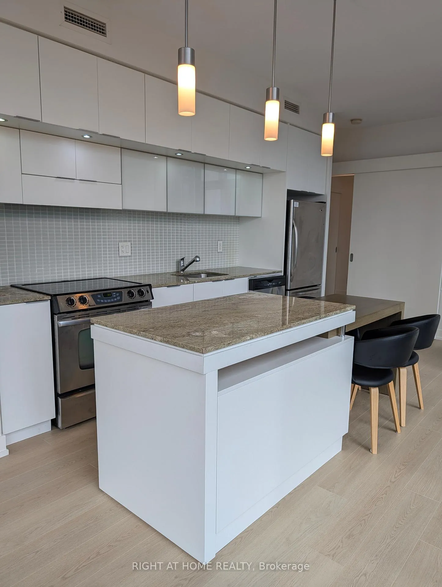 Photo 4 of Unit 2408, 110 Charles Street E, Toronto, Church-Yonge Corridor — HOMEH