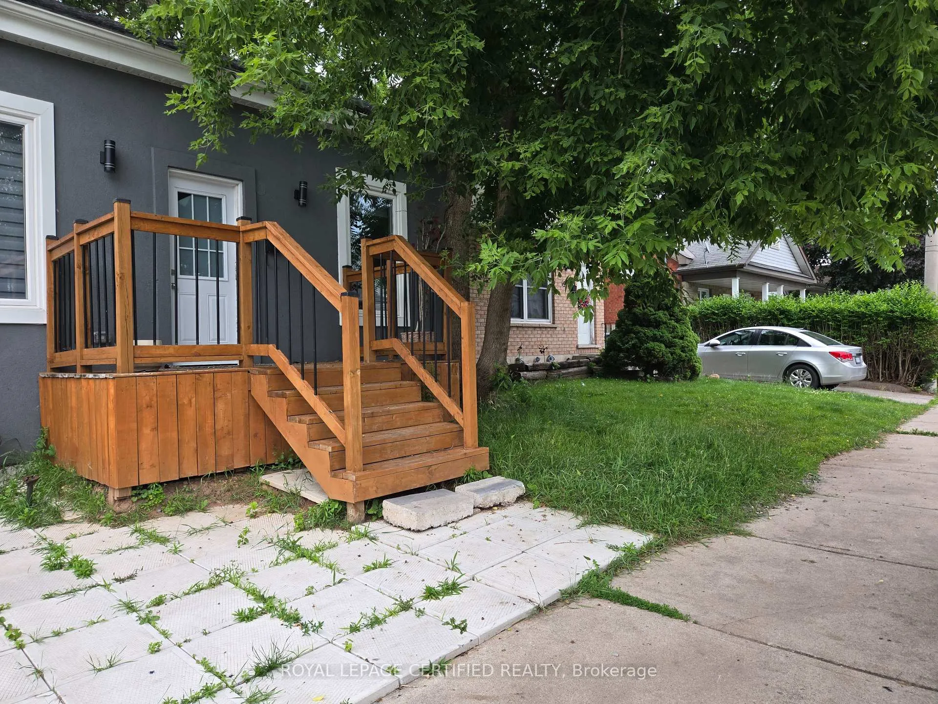 Photo 2 of 195 Picton Street E, Hamilton, North End — HOMEH