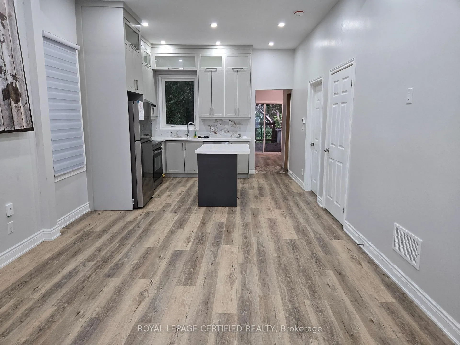 Photo 3 of 195 Picton Street E, Hamilton, North End — HOMEH