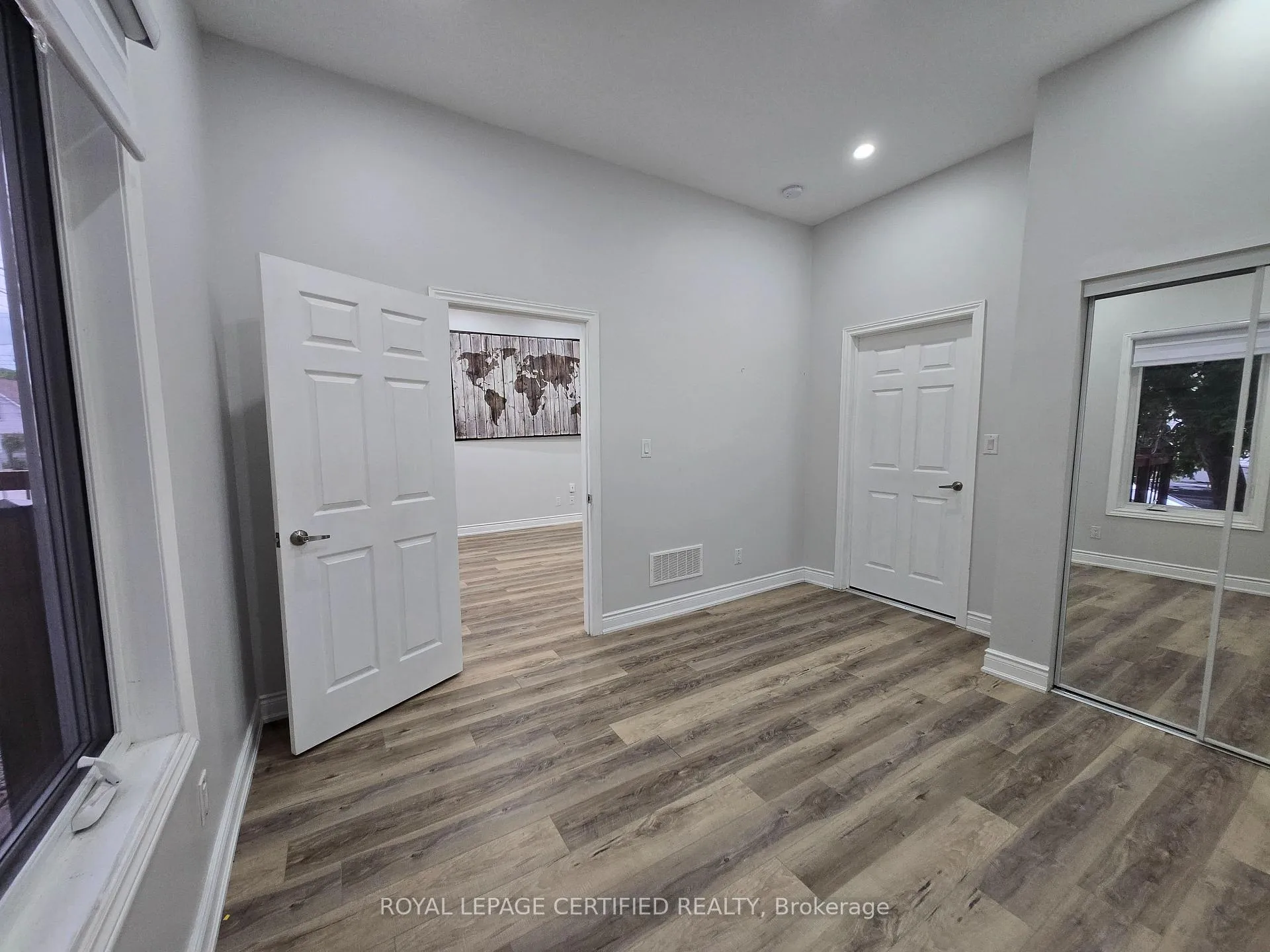 Photo 7 of 195 Picton Street E, Hamilton, North End — HOMEH