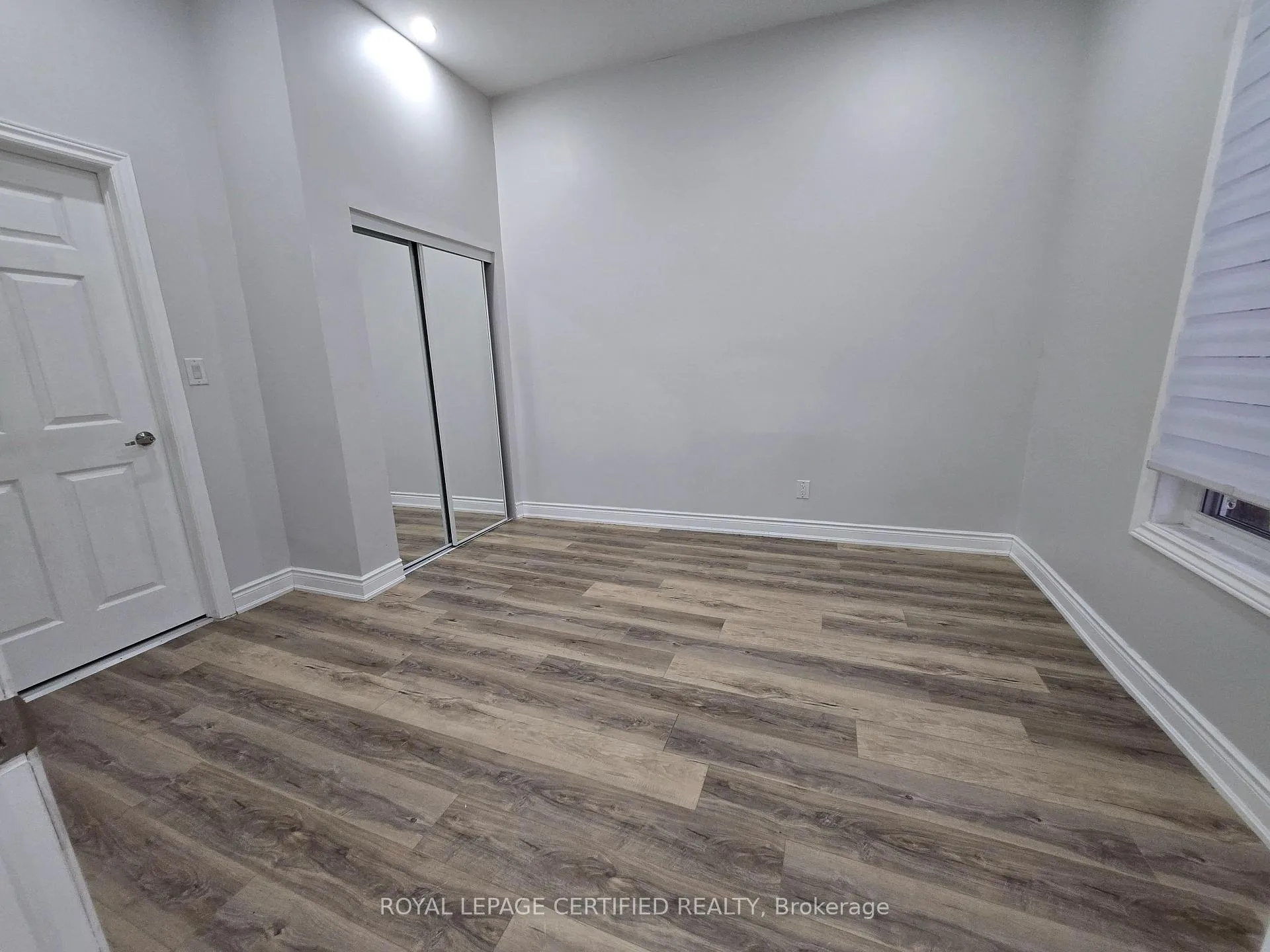 Photo 8 of 195 Picton Street E, Hamilton, North End — HOMEH