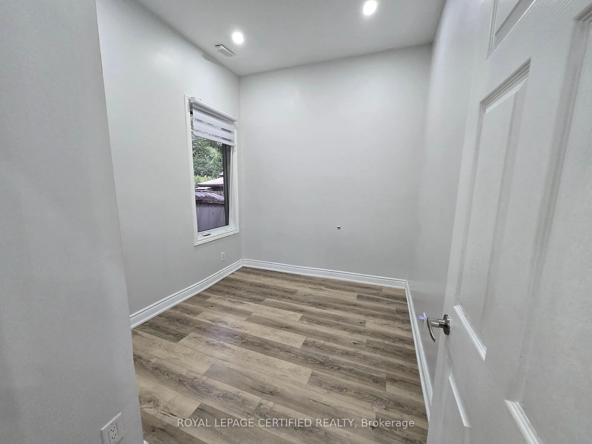 Photo 10 of 195 Picton Street E, Hamilton, North End — HOMEH