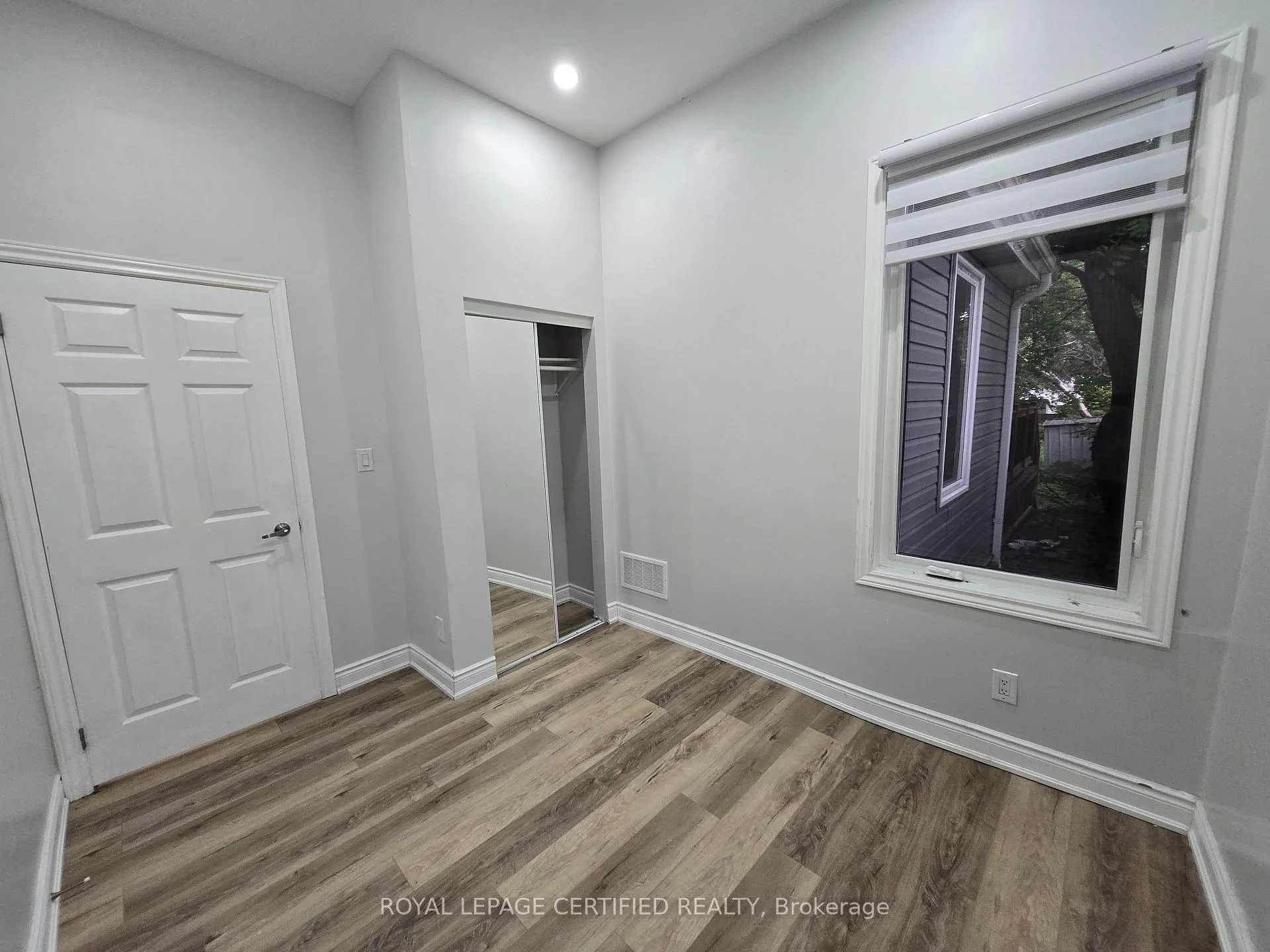 Photo 11 of 195 Picton Street E, Hamilton, North End — HOMEH