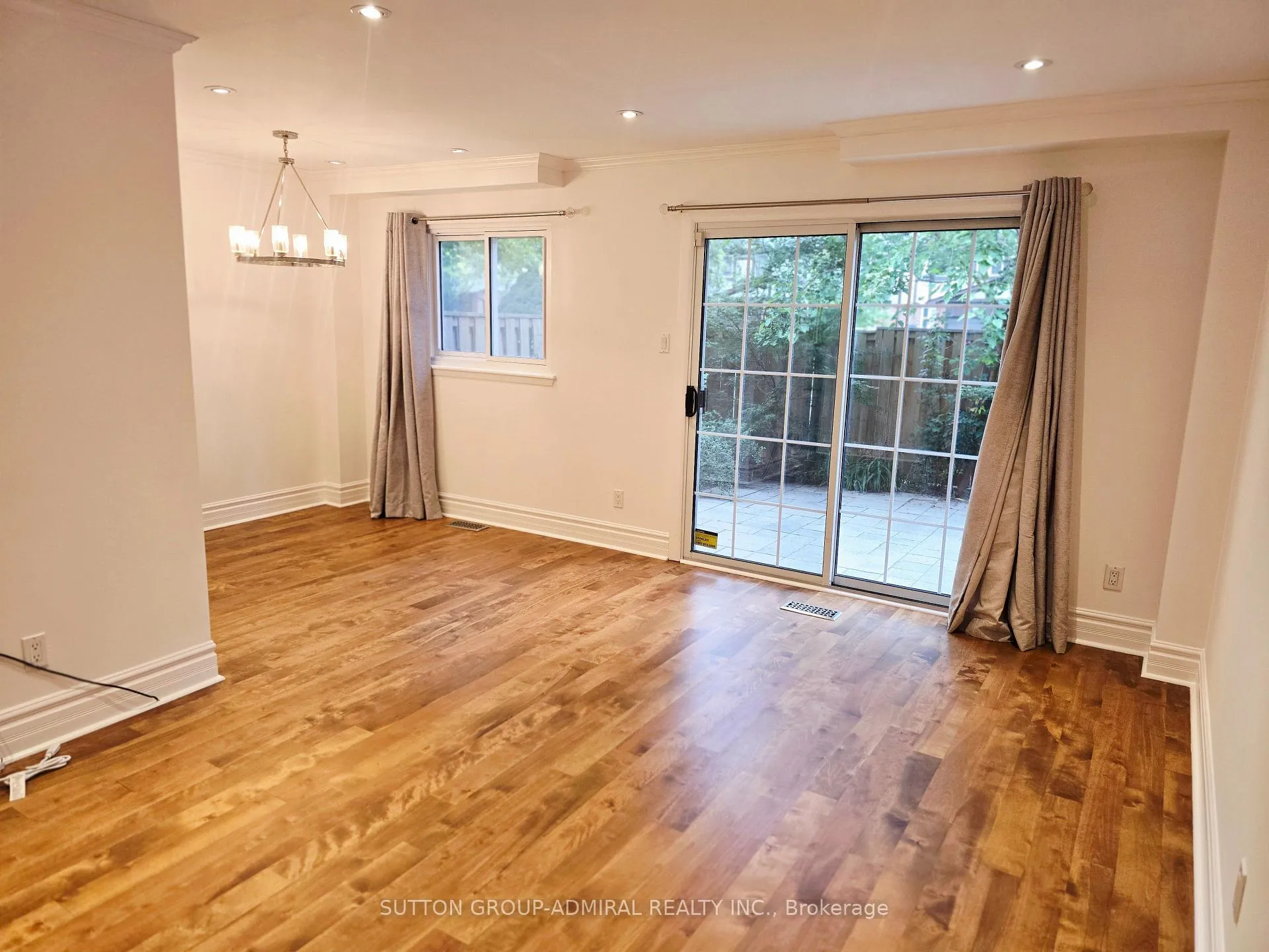 Photo 3 of 24 Corkory Way, Markham, Aileen-Willowbrook — HOMEH