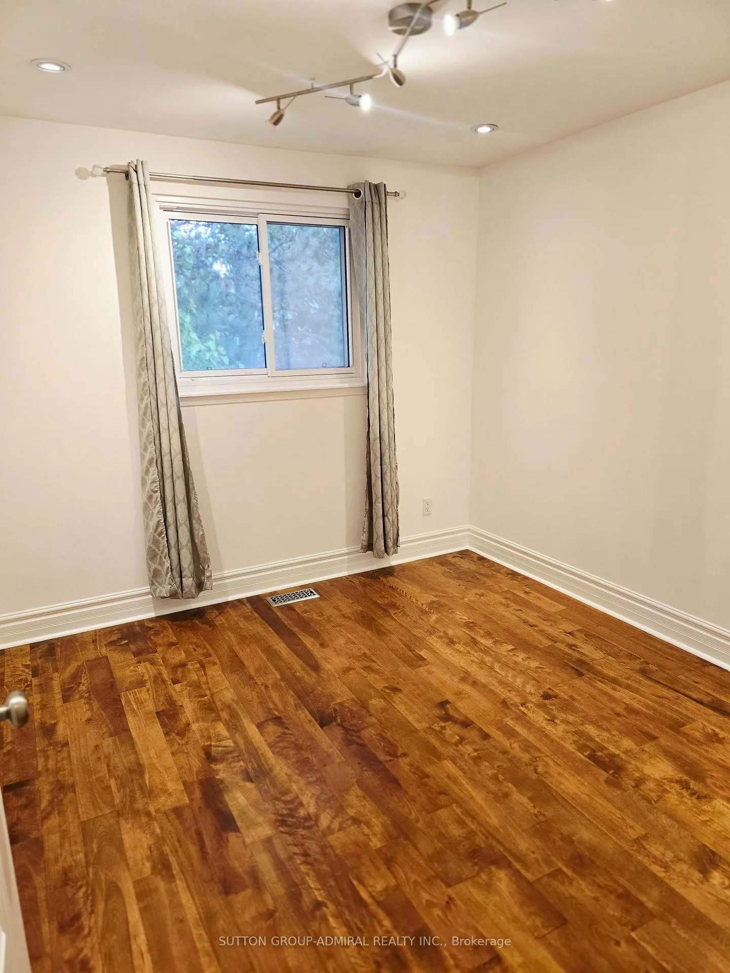 Photo 13 of 24 Corkory Way, Markham, Aileen-Willowbrook — HOMEH