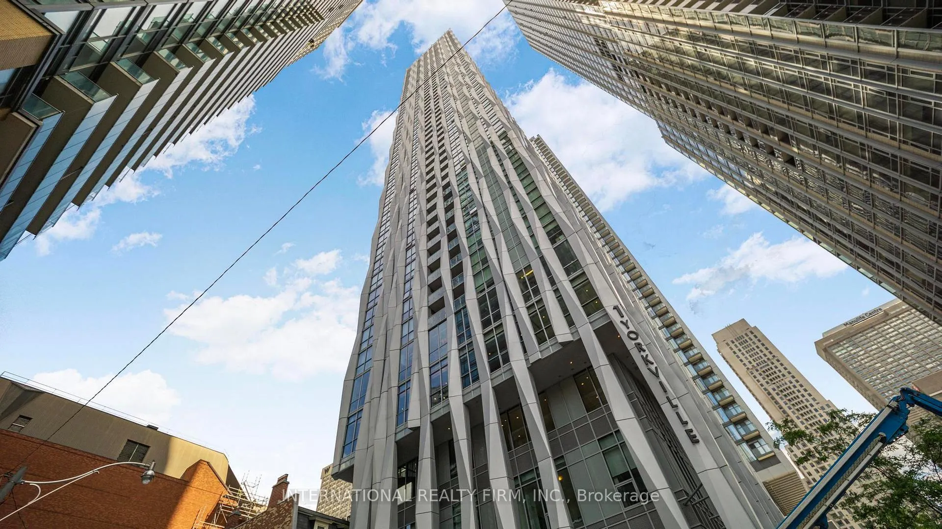 Front of Unit 5409, 1 Yorkville Avenue