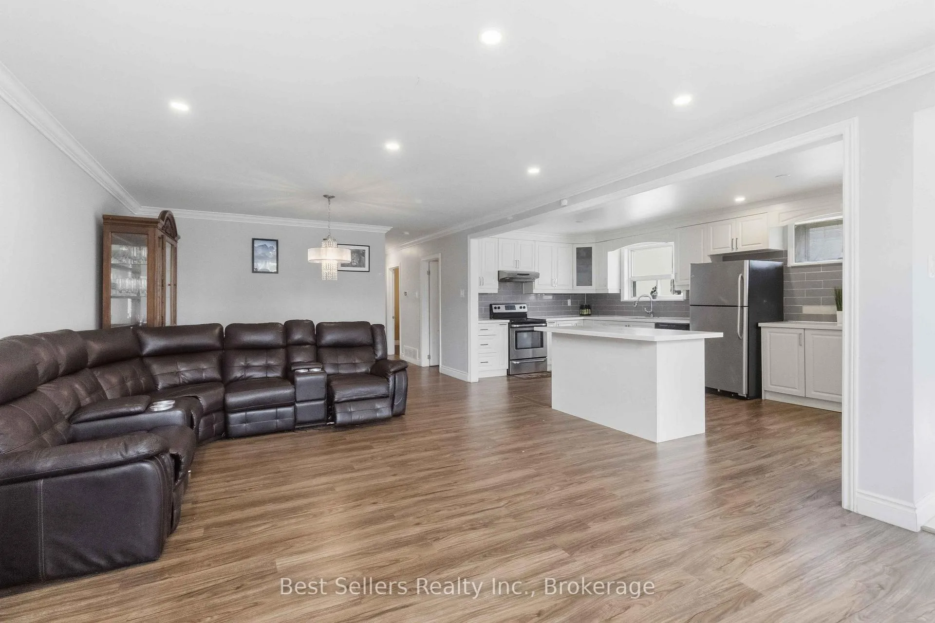 Photo 2 of 80 Felan Crescent, Etobicoke, Thistletown-Beaumonde Heights — HOMEH