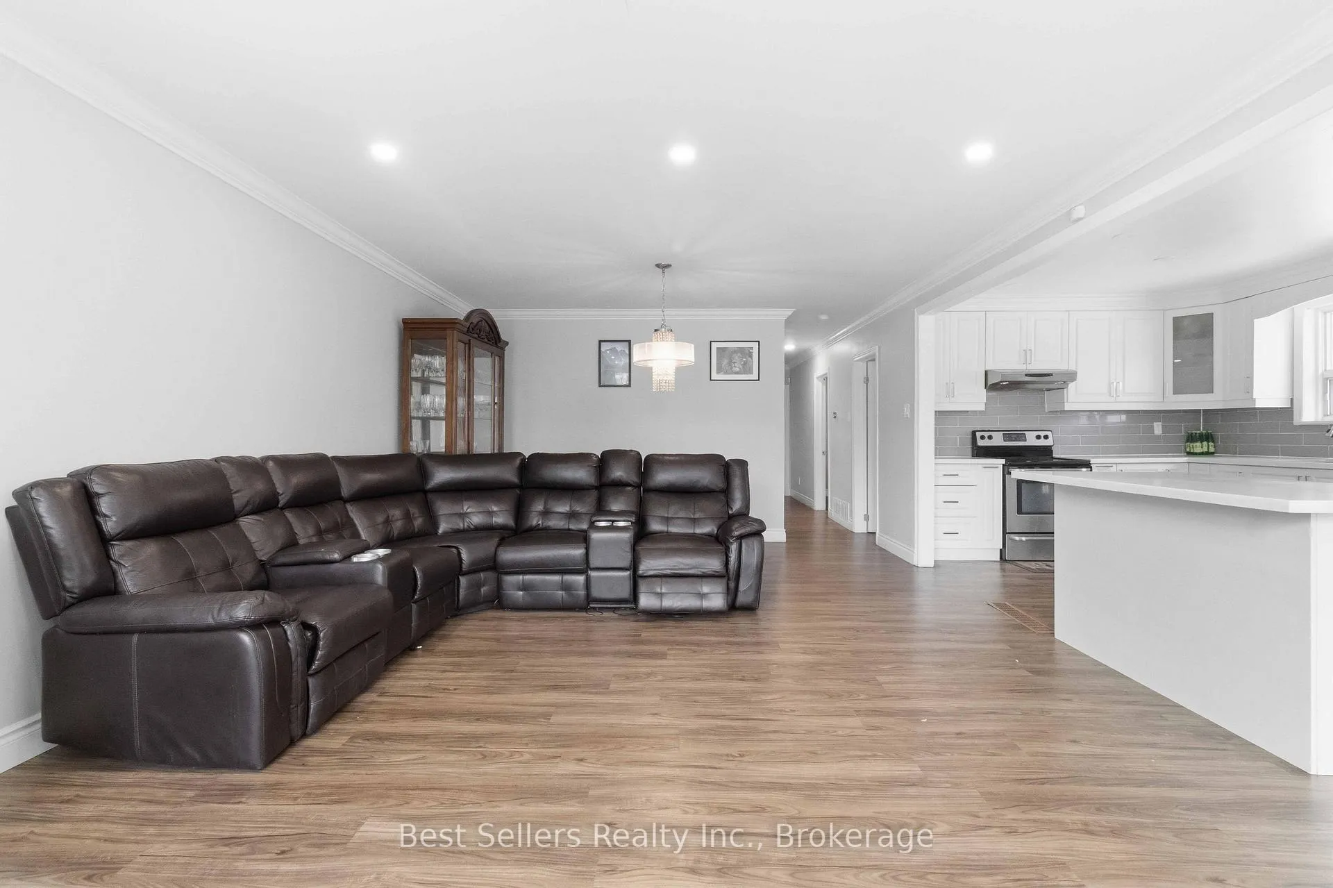 Photo 3 of 80 Felan Crescent, Etobicoke, Thistletown-Beaumonde Heights — HOMEH