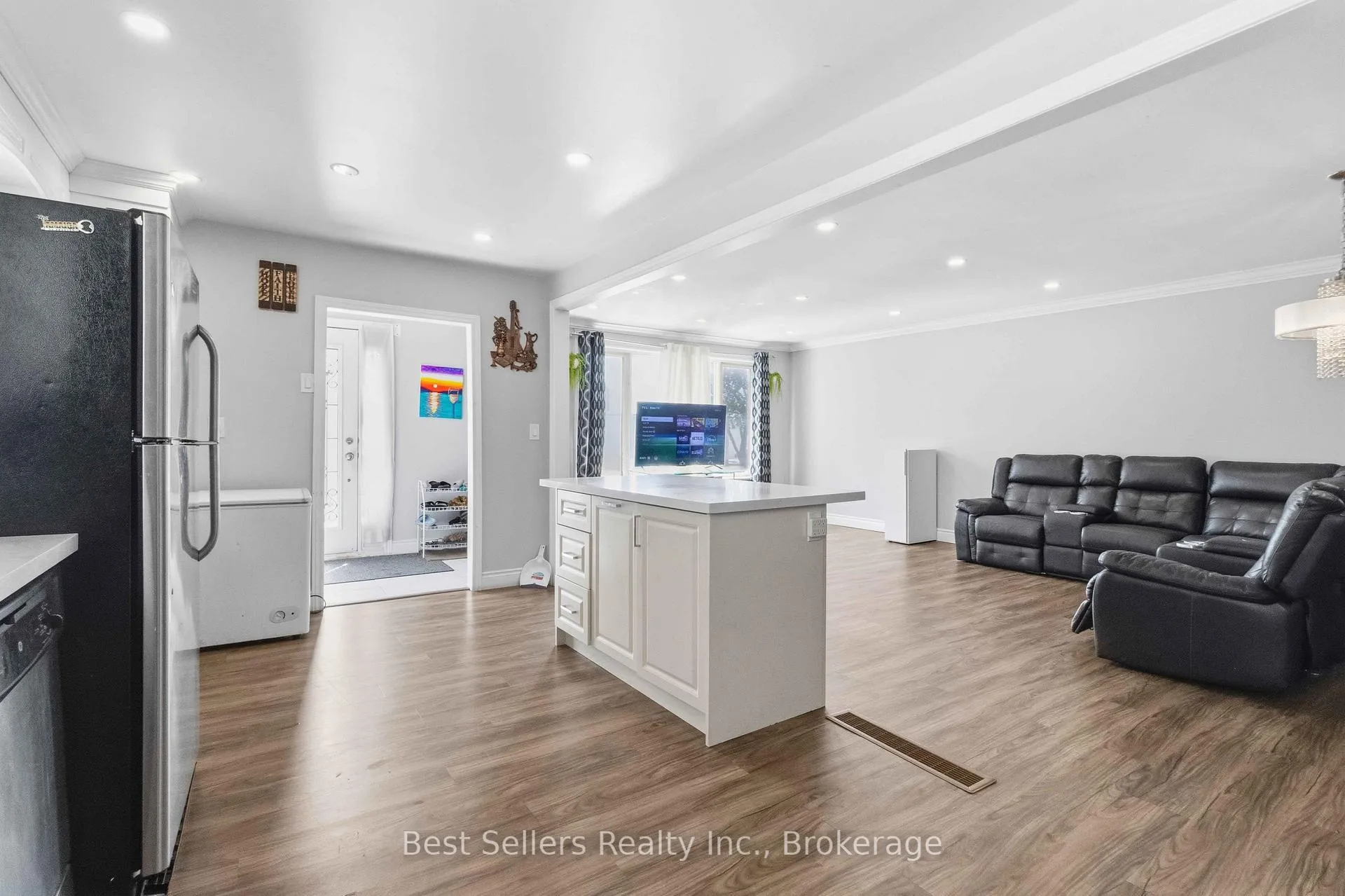 Photo 5 of 80 Felan Crescent, Etobicoke, Thistletown-Beaumonde Heights — HOMEH