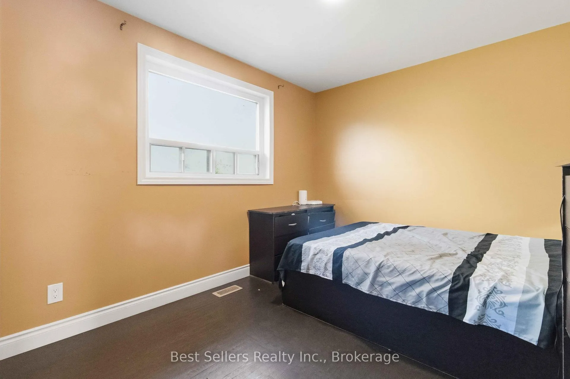Photo 14 of 80 Felan Crescent, Etobicoke, Thistletown-Beaumonde Heights — HOMEH