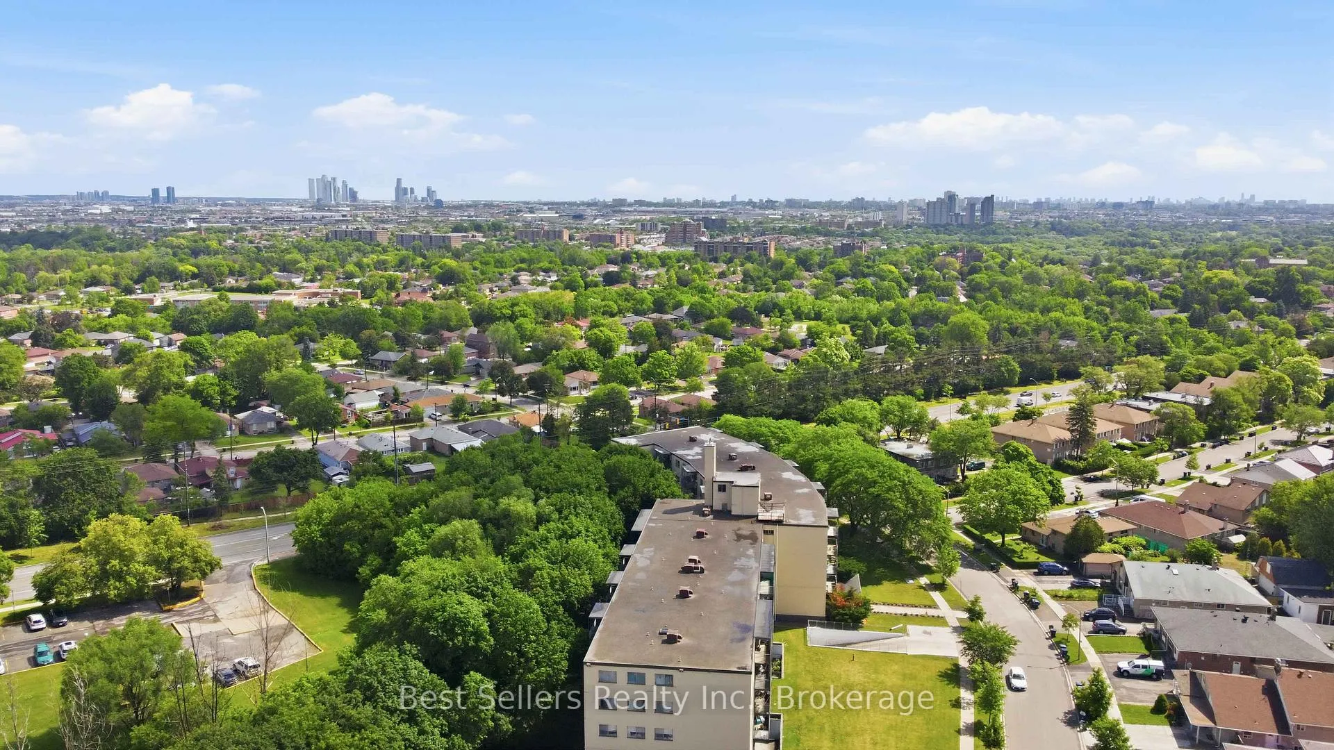 Photo 30 of 80 Felan Crescent, Etobicoke, Thistletown-Beaumonde Heights — HOMEH