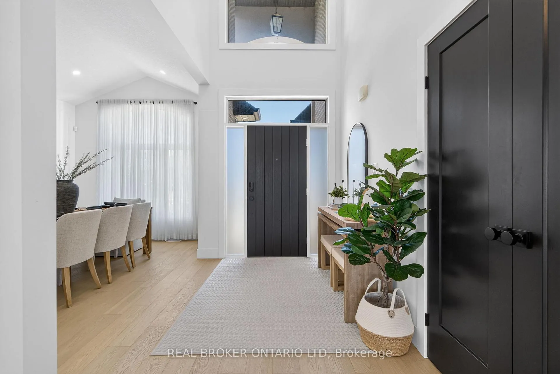 Photo 4 of 77 Daventry Way, Middlesex Centre, Kilworth — HOMEH