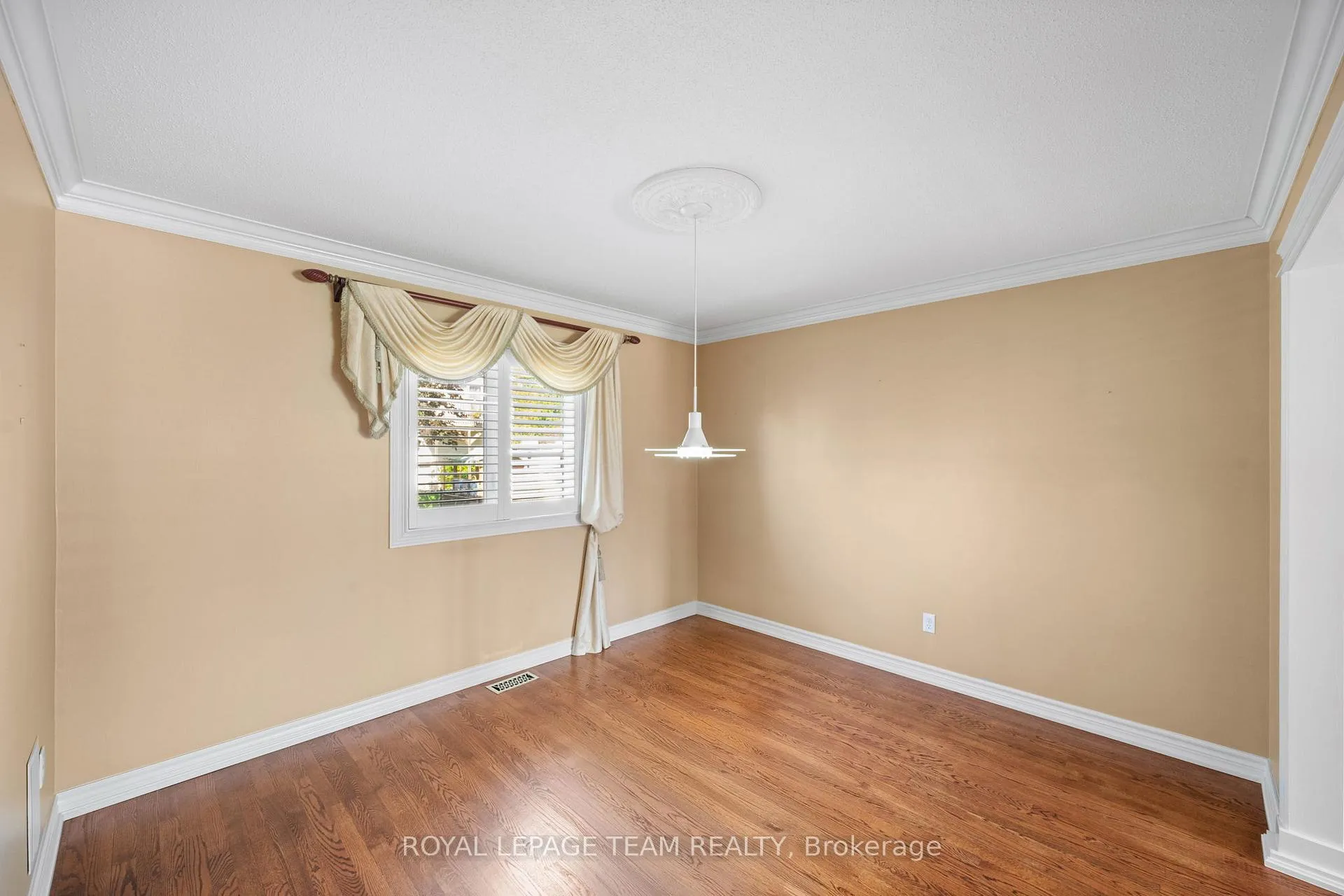 Photo 10 of 6526 Tooney Drive, Ottawa, Orleans/Sunridge — HOMEH