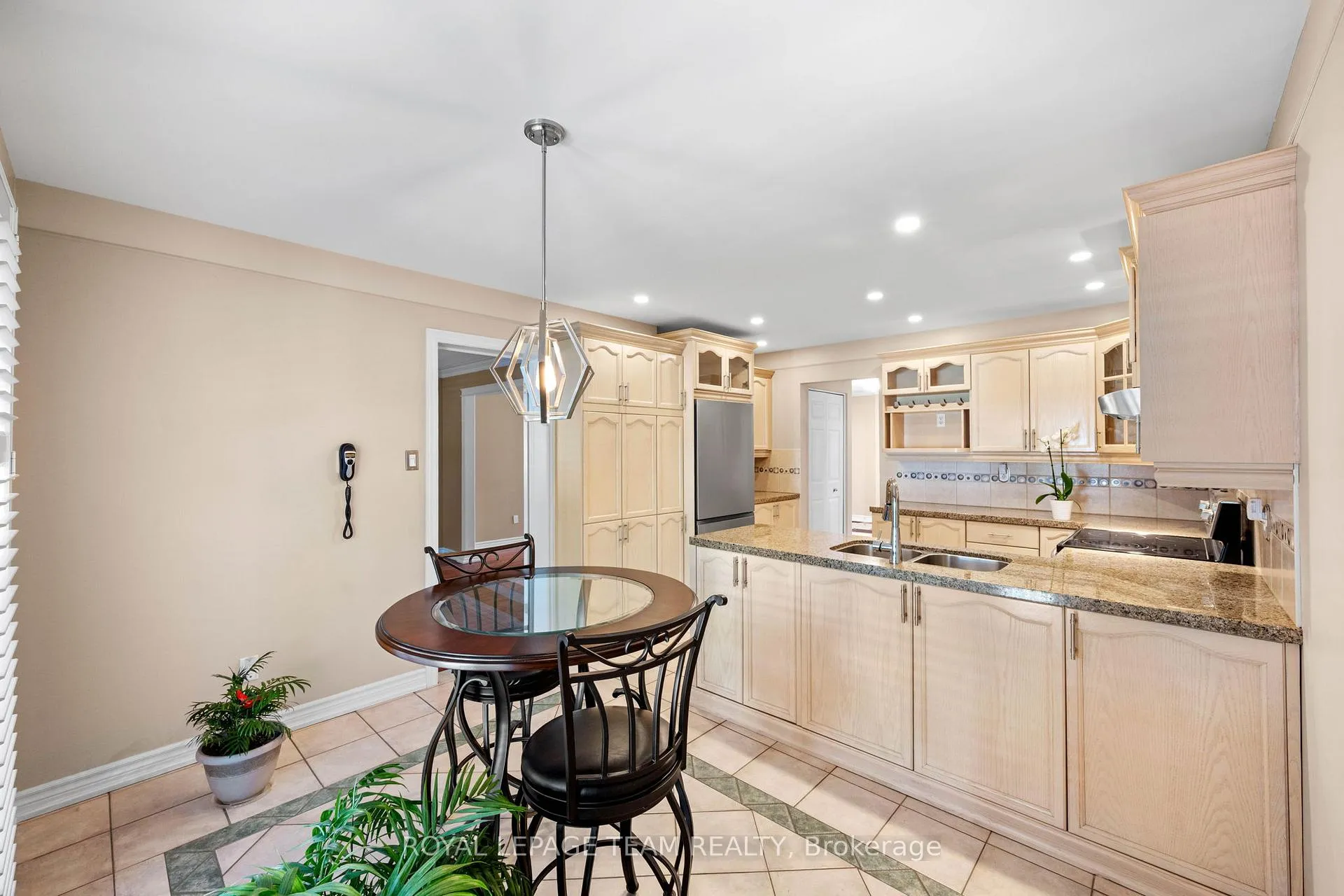 Photo 17 of 6526 Tooney Drive, Ottawa, Orleans/Sunridge — HOMEH