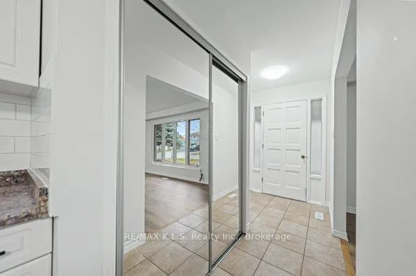 Photo 3 of 1206 Valentine Drive, Cambridge, Lang's Farm — HOMEH