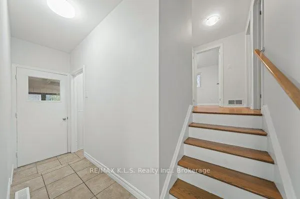 Photo 6 of 1206 Valentine Drive, Cambridge, Lang's Farm — HOMEH
